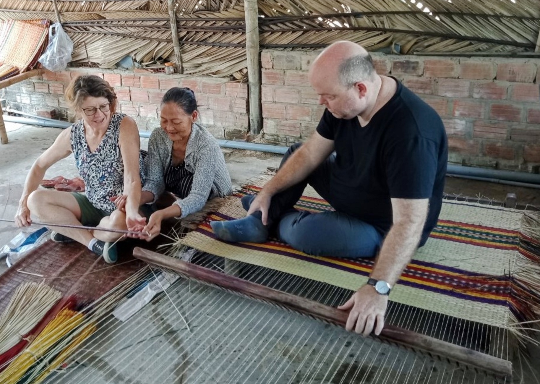 Người đàn ông 30 năm dựng chòi tranh đón khách Tây- Ảnh 1.