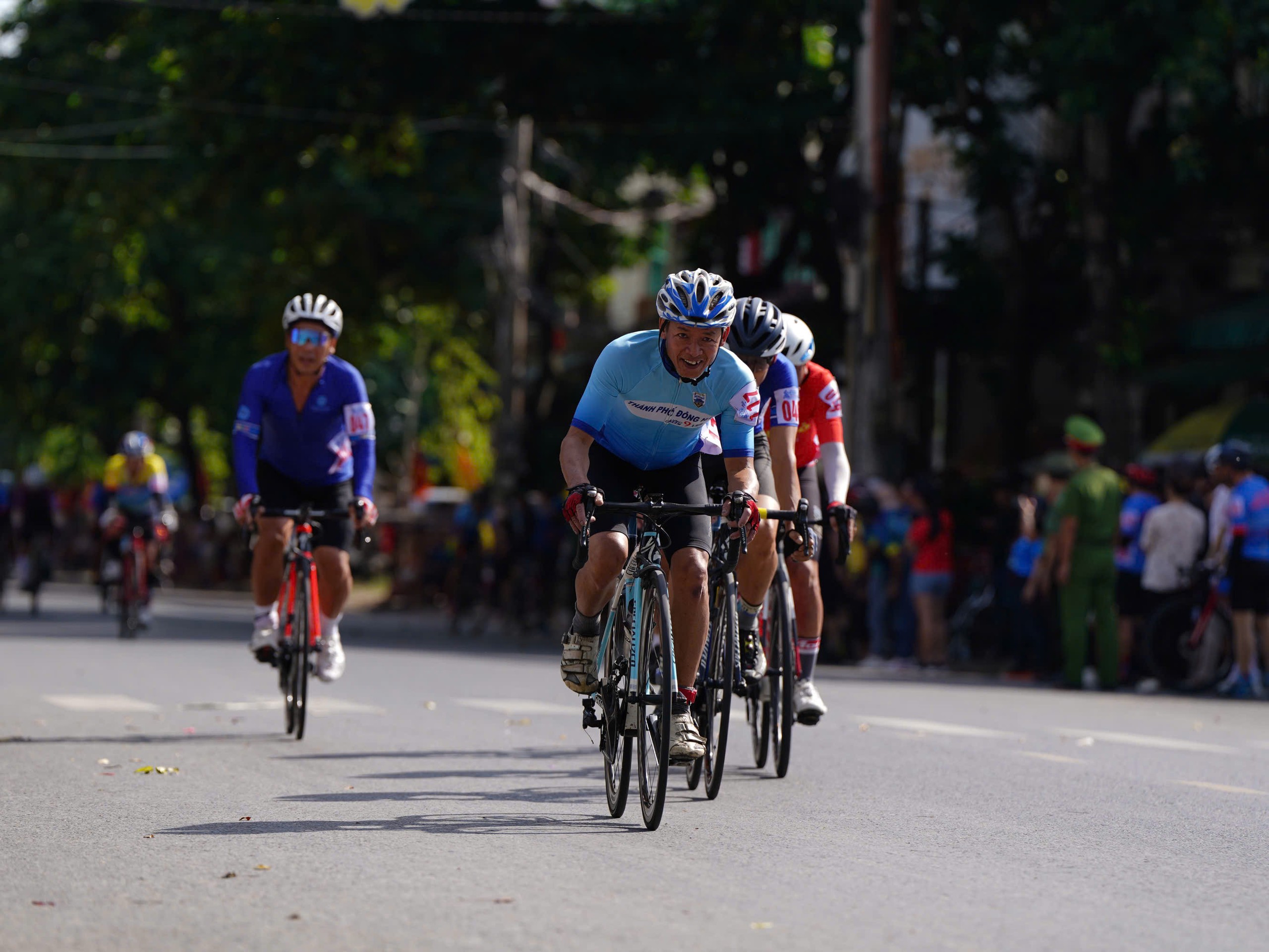 Nữ VĐV vô địch đạp xe Vì hòa bình truyền thông điệp sức khỏe cộng đồng- Ảnh 3.
