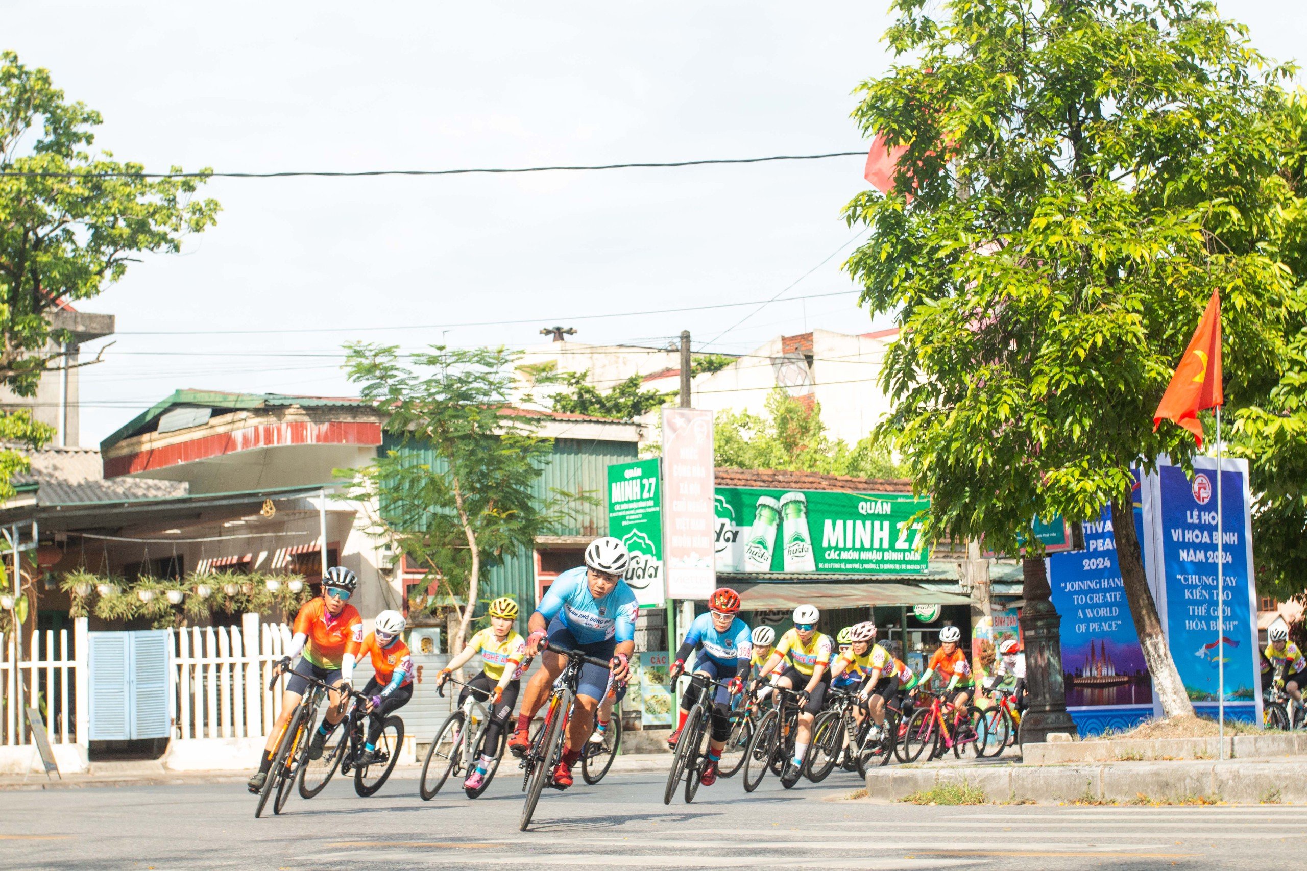 Nữ VĐV vô địch đạp xe Vì hòa bình truyền thông điệp sức khỏe cộng đồng- Ảnh 1.