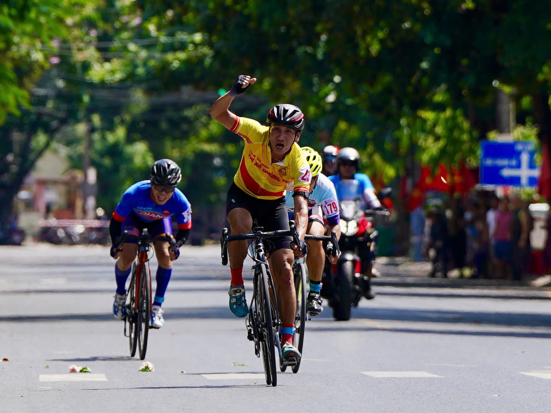 Giải đua xe đạp 'Điểm đến Hòa bình': Gay cấn các nội dung dành cho nam- Ảnh 11.
