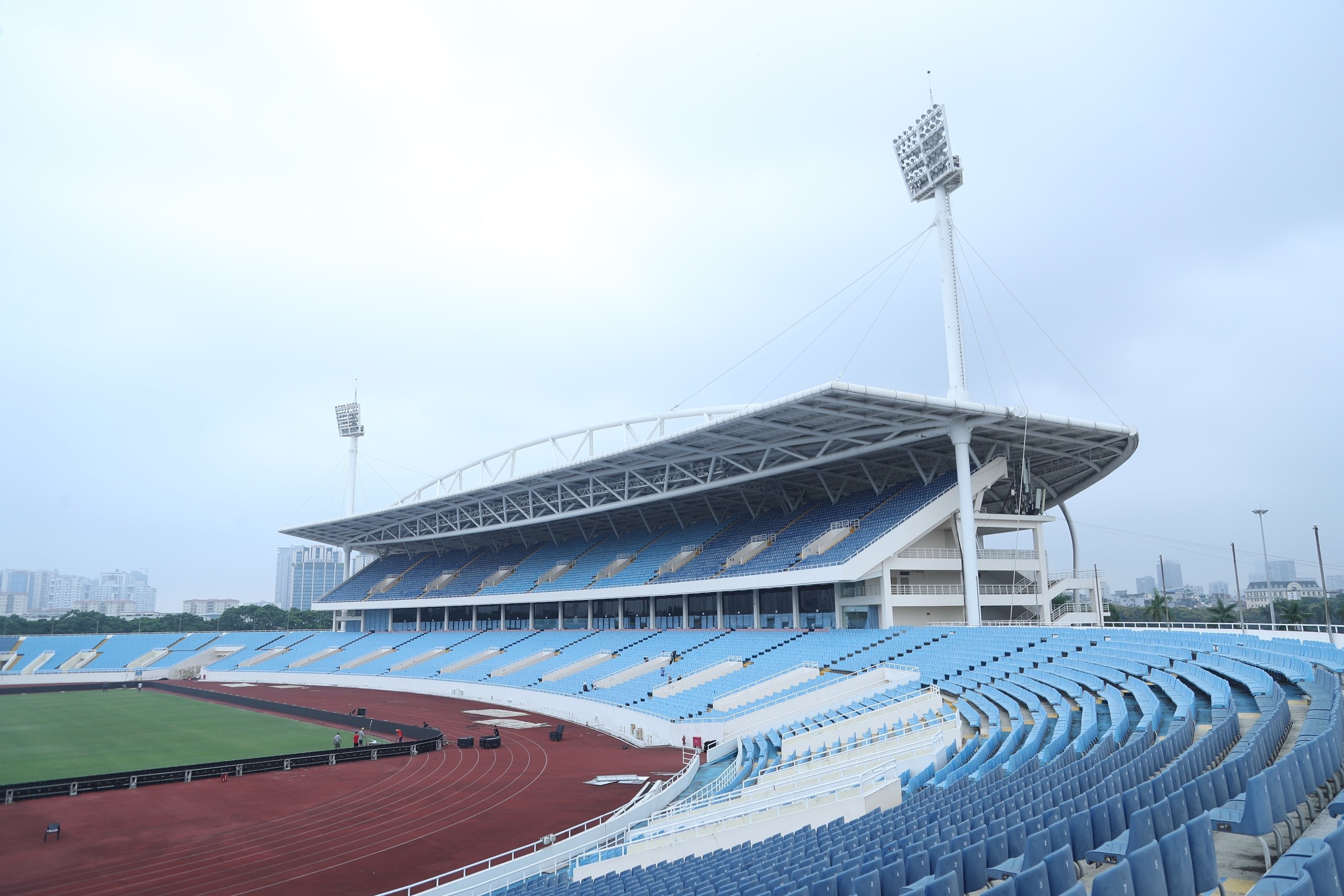 Sân Mỹ Đình 'bóng loáng', sẵn sàng cho trận ra mắt ông Kim, Việt Nam đấu Philippines- Ảnh 9.