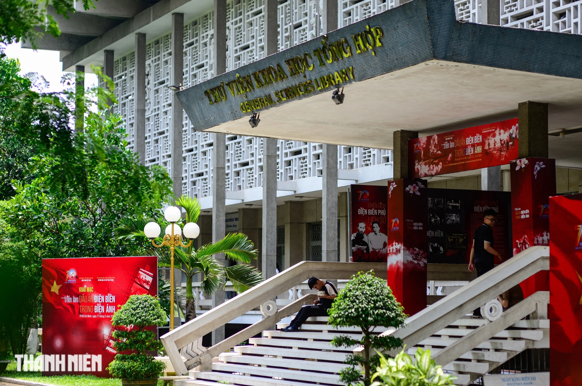 Bên trong thư viện công cộng đầu tiên ở Việt Nam hoạt động đến ngày nay- Ảnh 1.