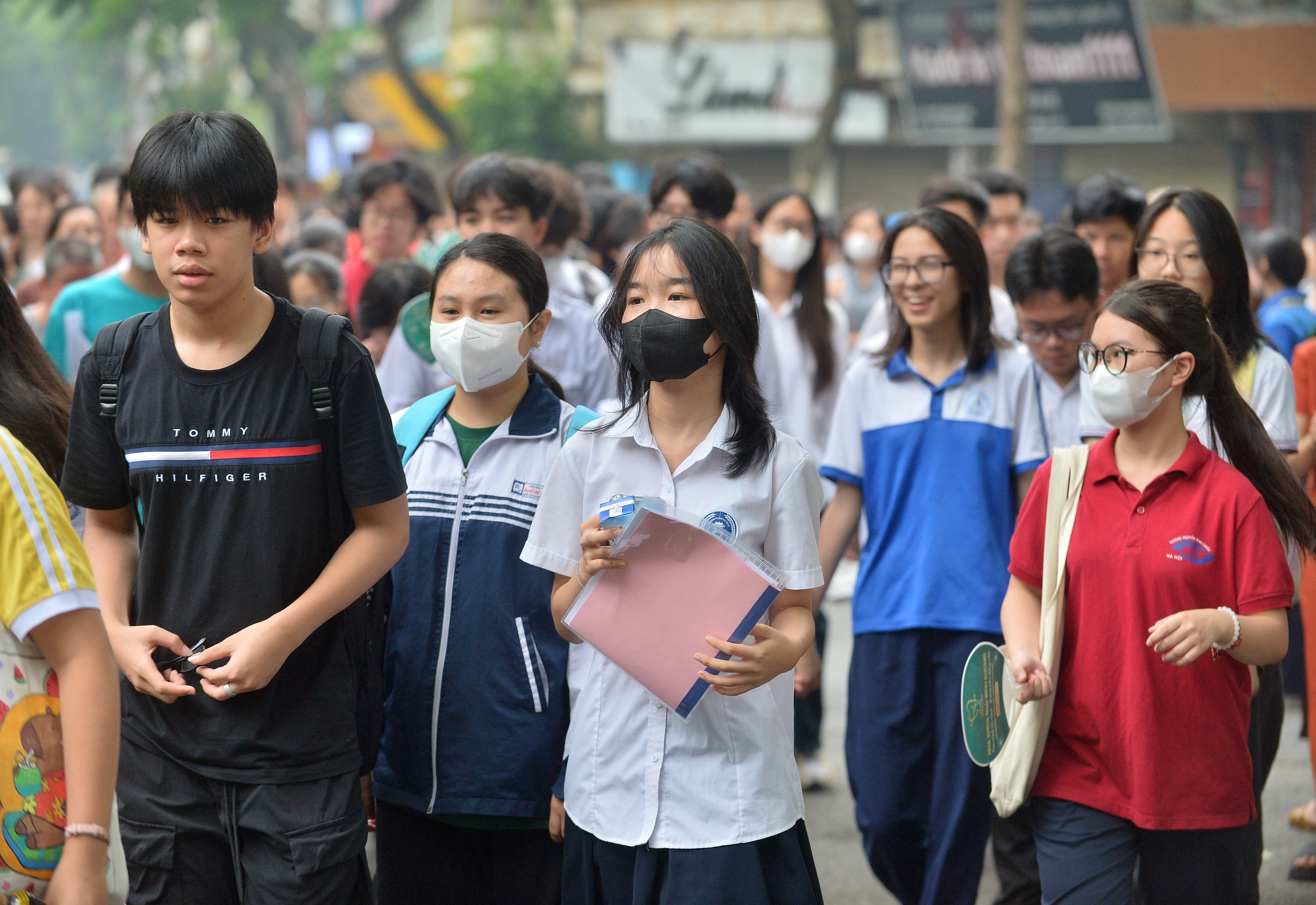 100.000 học sinh Hà Nội làm thủ tục thi vào 10: Nhiều thí sinh quên mang CCCD- Ảnh 4.