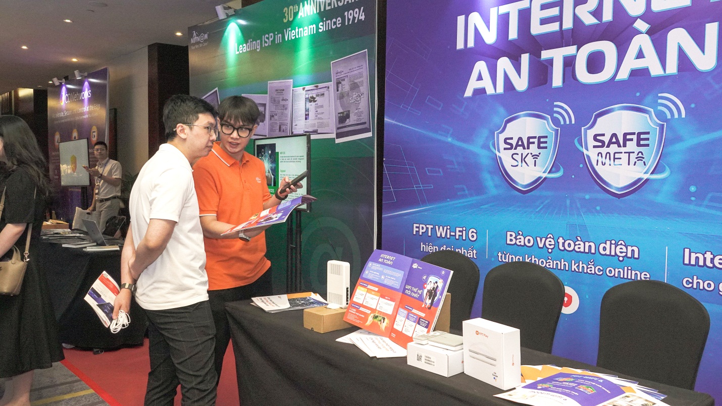 FPT Telecom gây ấn tượng với internet an toàn và Wi-Fi 6 tại VNNIC Internet Conference 2024- Ảnh 1.