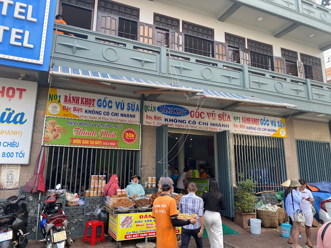 Toko banh khot yang menarik di Vung Tau - Foto 2. Những tiệm bánh khọt hấp dẫn tại Vũng Tàu- Ảnh 2.