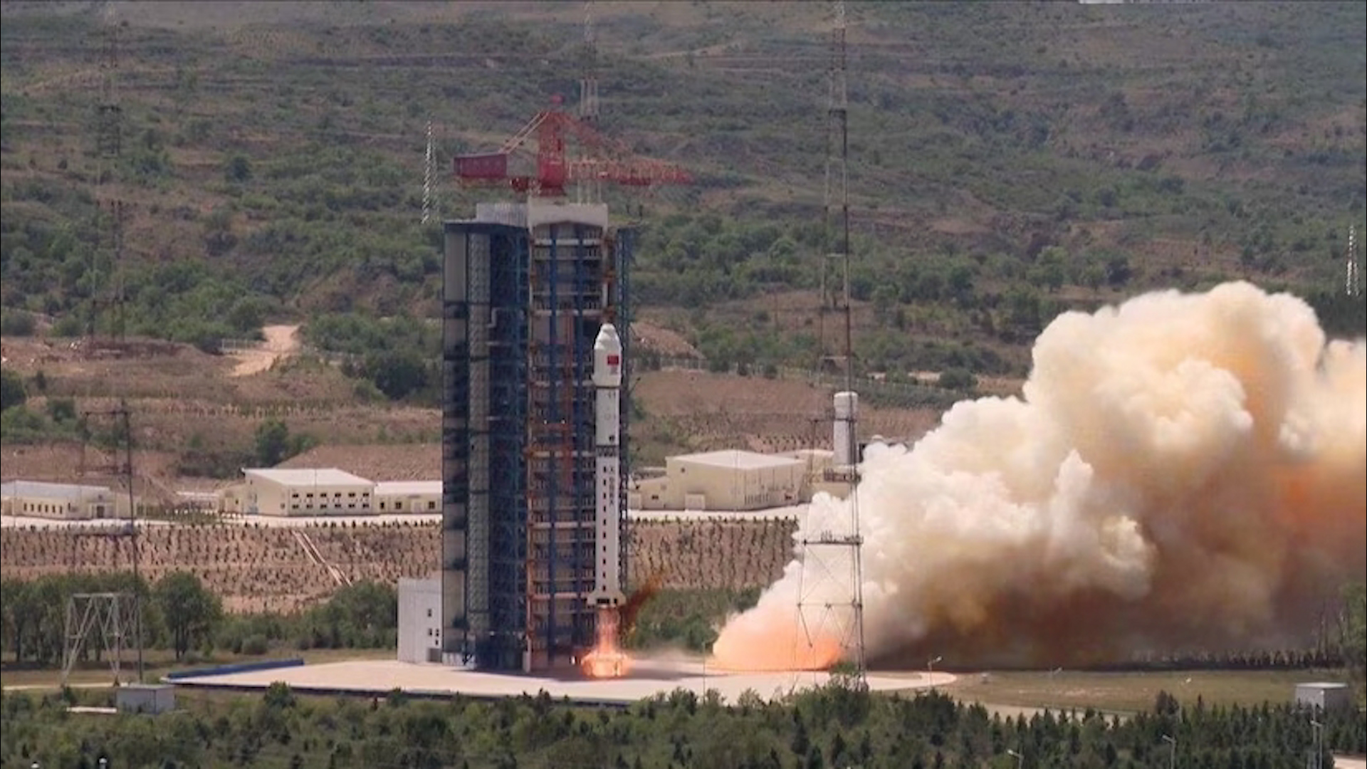 Xem tên lửa Trung Quốc rơi trong sự cố thử nghiệm - Ảnh 1.