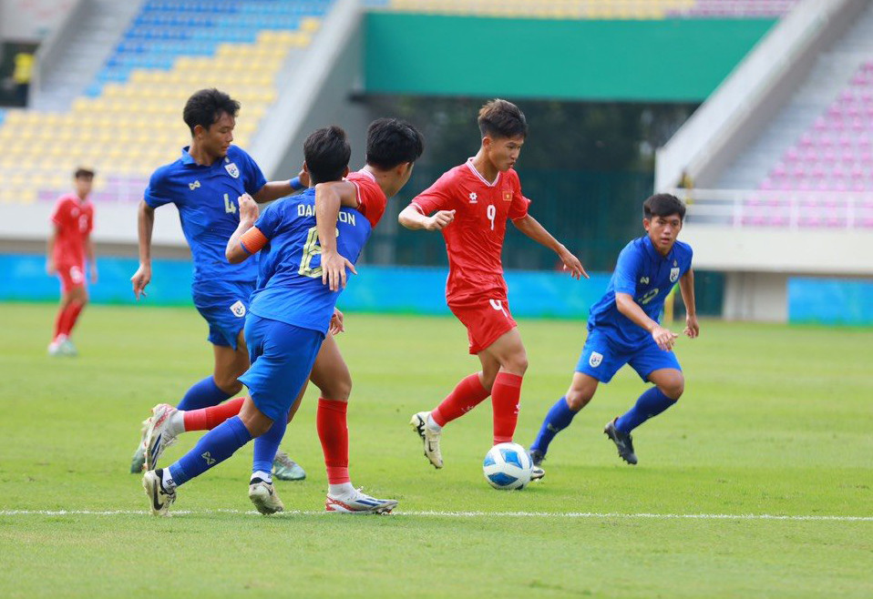 U.16 Việt Nam thua Thái trong ngày có VAR, lỡ giấc mơ chung kết: HLV Minh Chiến nhận lỗi