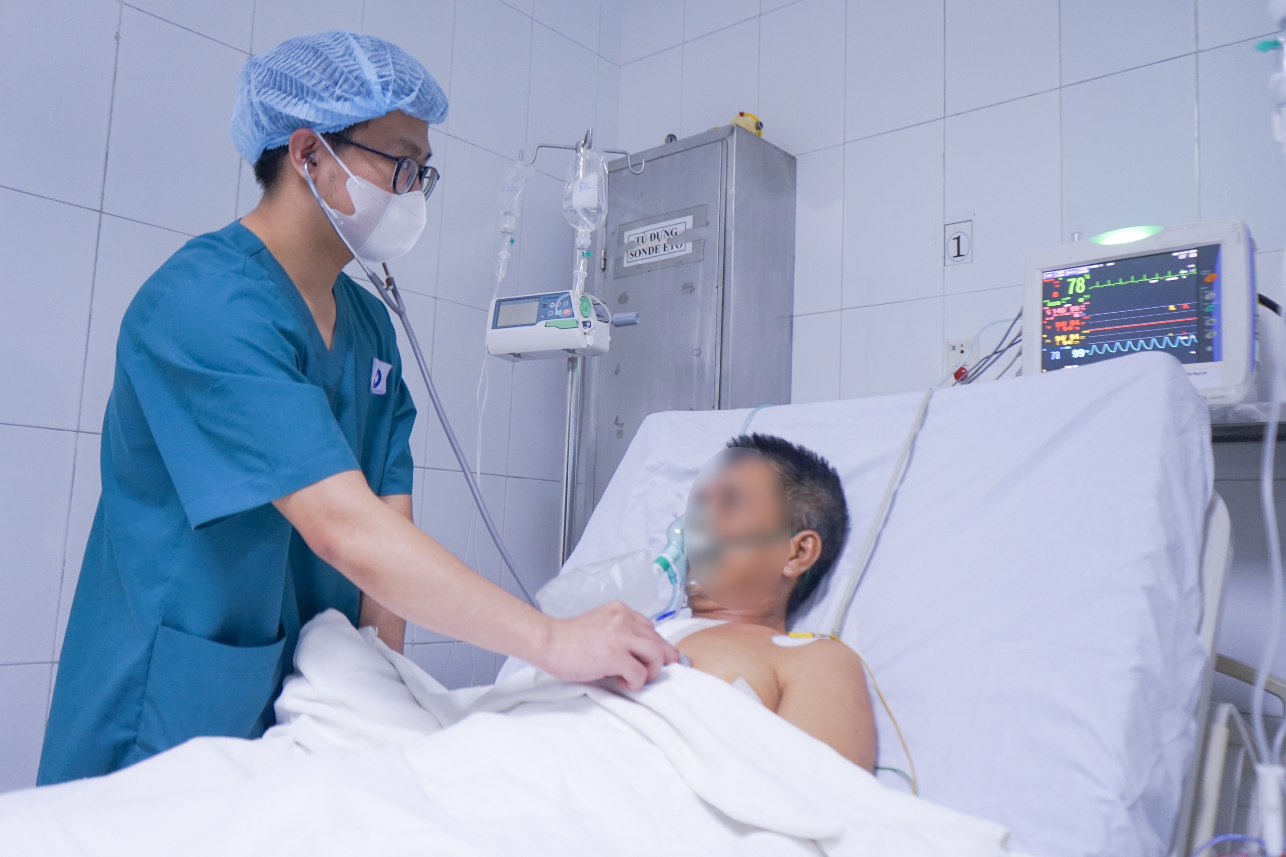 TP.HCM: Một bệnh nhân bị vỡ, thủng tim trong lúc nâng tạ- Ảnh 1. TP.HCM: Một bệnh nhân bị vỡ, thủng tim trong lúc nâng tạ- Ảnh 1.