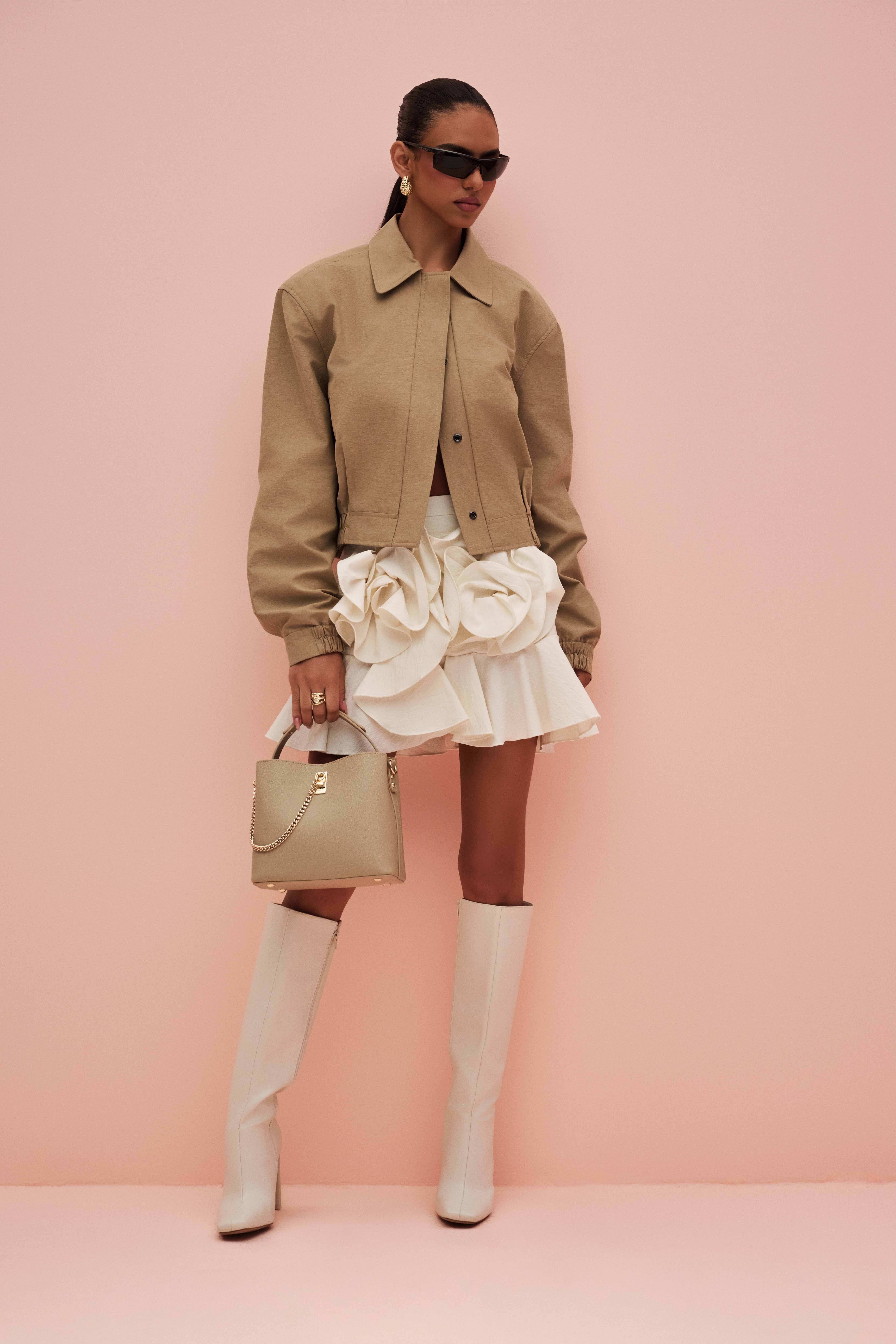 Trajes minimalistas com habilidade mágica de 'rejuvenescimento' de Do Manh Cuong - Foto 6. Những bộ cánh tối giản với khả năng 'trẻ hóa' kỳ diệu của Đỗ Mạnh Cường- Ảnh 6.