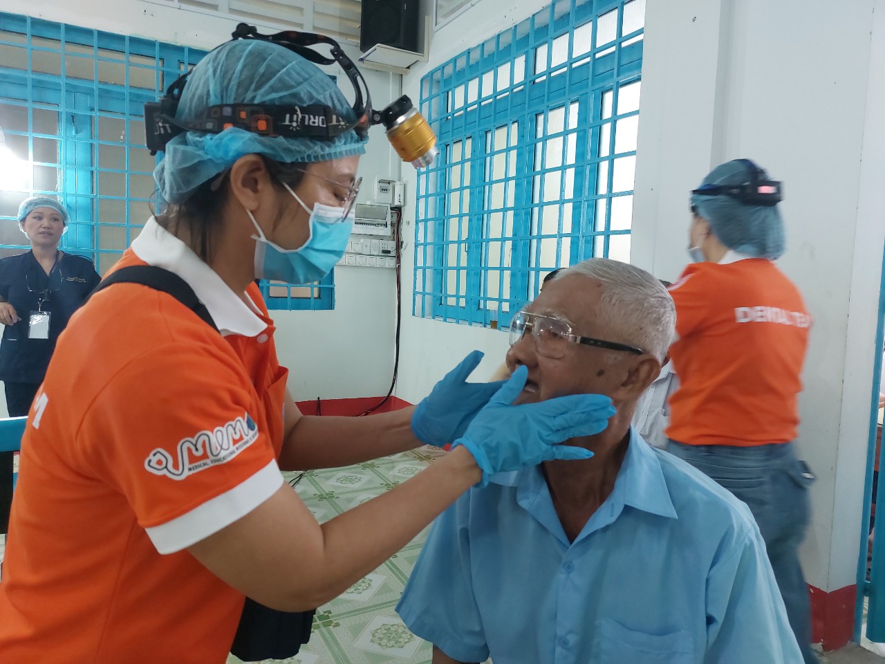 Khám chữa bệnh miễn phí cho hàng ngàn người dân ở Sóc Trăng- Ảnh 1. Khám chữa bệnh miễn phí cho hàng ngàn người dân ở Sóc Trăng- Ảnh 1.