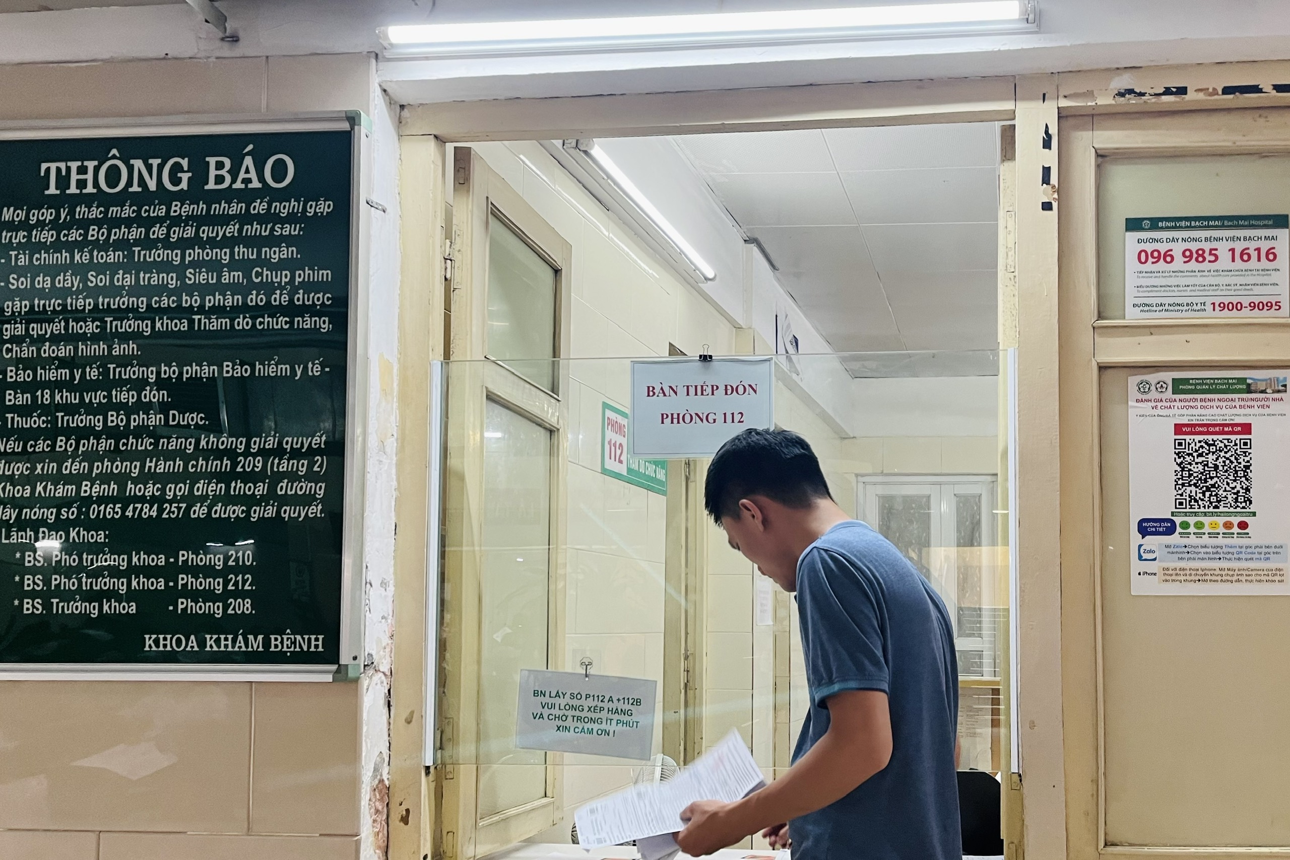 Bệnh nhân chờ khám từ 5 giờ sáng, giám đốc bệnh viện cam kết giải pháp- Ảnh 3. Bệnh nhân chờ khám từ 5 giờ sáng, giám đốc bệnh viện cam kết giải pháp- Ảnh 3.