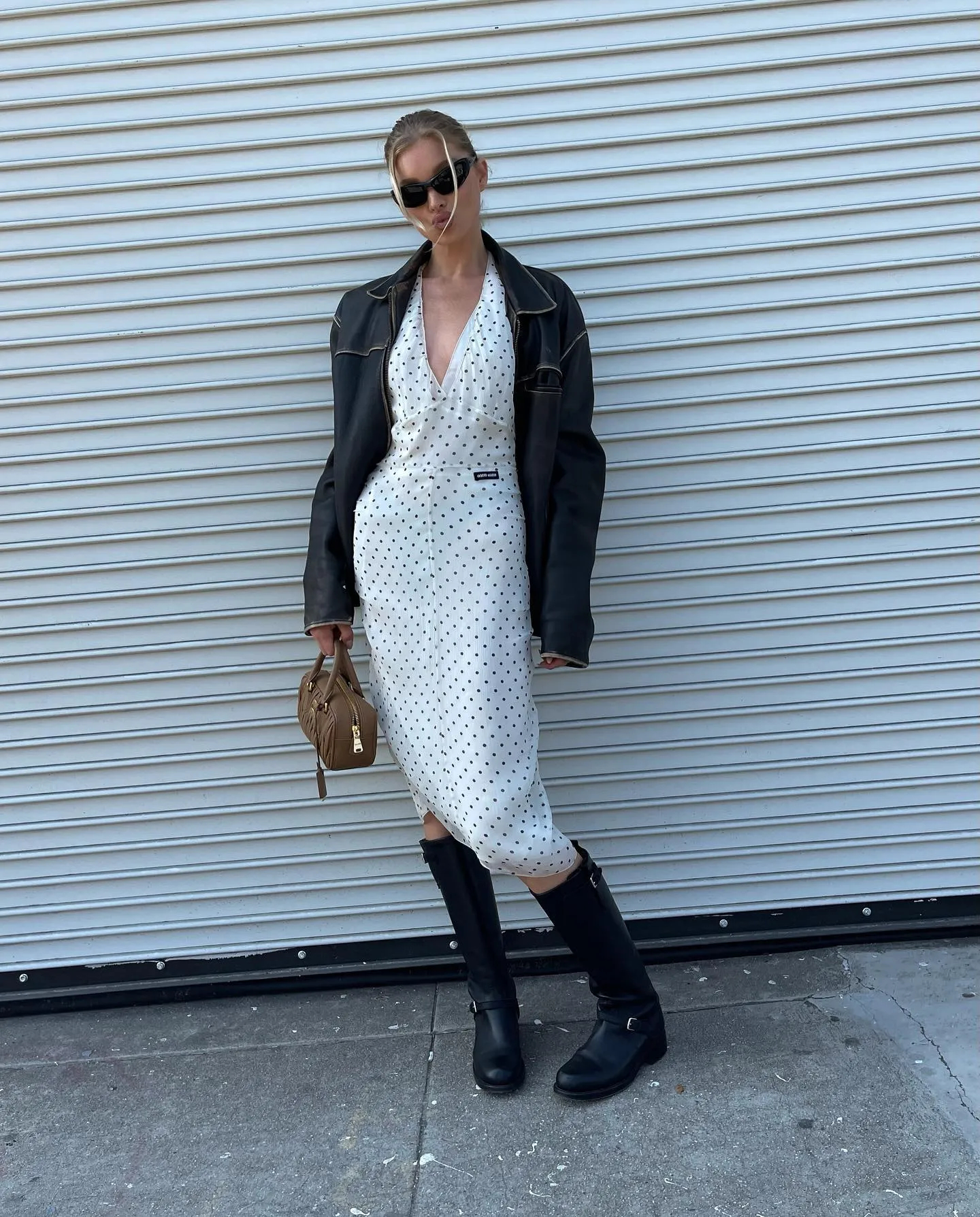 រ៉ូបរអិលឆើតឆាយ និងសុភាព ដែលជាវត្ថុទាន់សម័យសម្រាប់ពាក់ក្នុងរដូវកាលនេះ - រូបថត 7 ។ Slip dress thanh lịch nhẹ nhàng, món đồ thời thượng để diện trong mùa này- Ảnh 7.