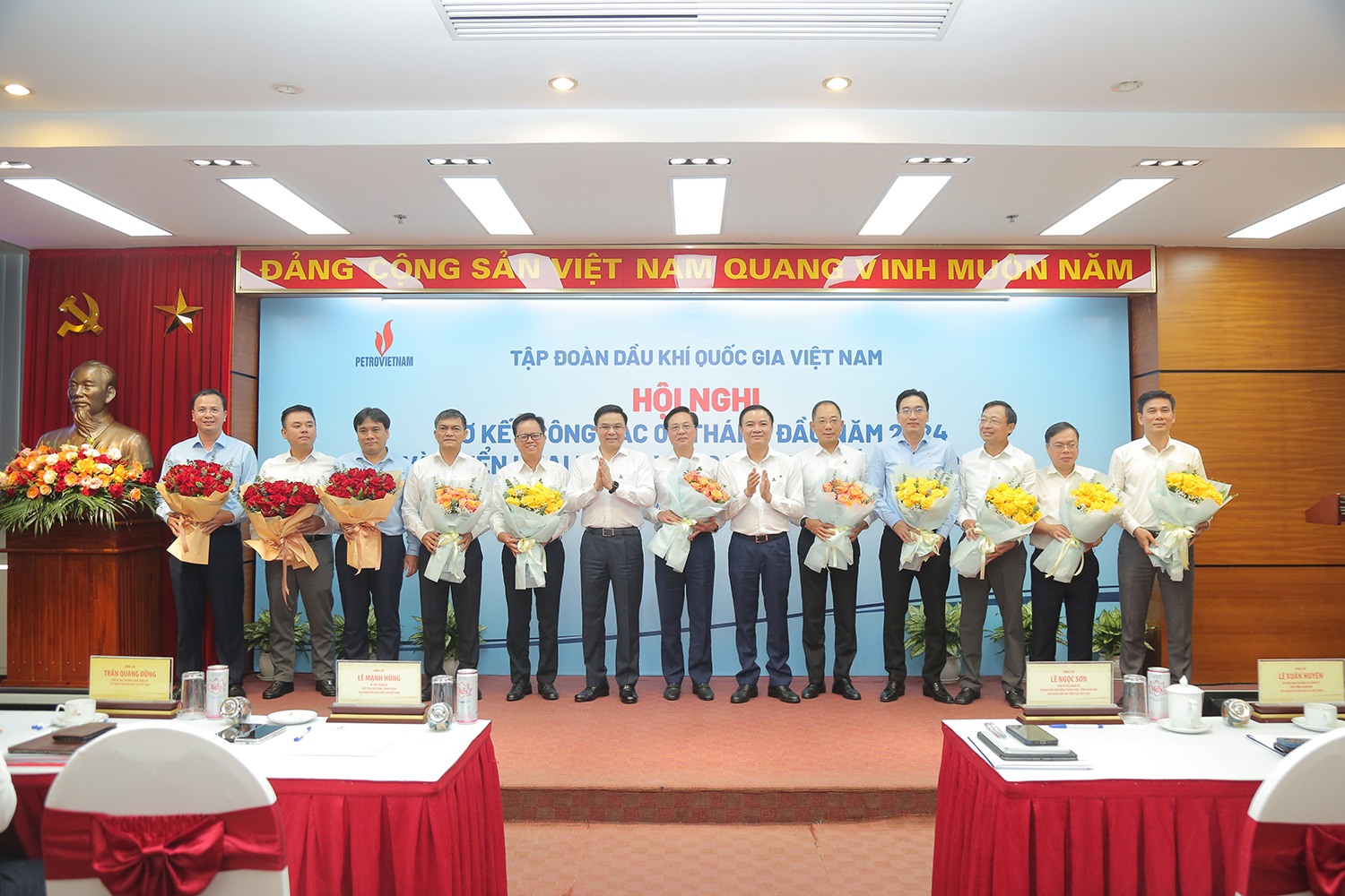 6 tháng đầu năm, doanh thu Petrovietnam tăng 15% đạt 482.300 tỉ đồng- Ảnh 4. 6 tháng đầu năm, doanh thu Petrovietnam tăng 15% đạt 482.300 tỉ đồng- Ảnh 4.