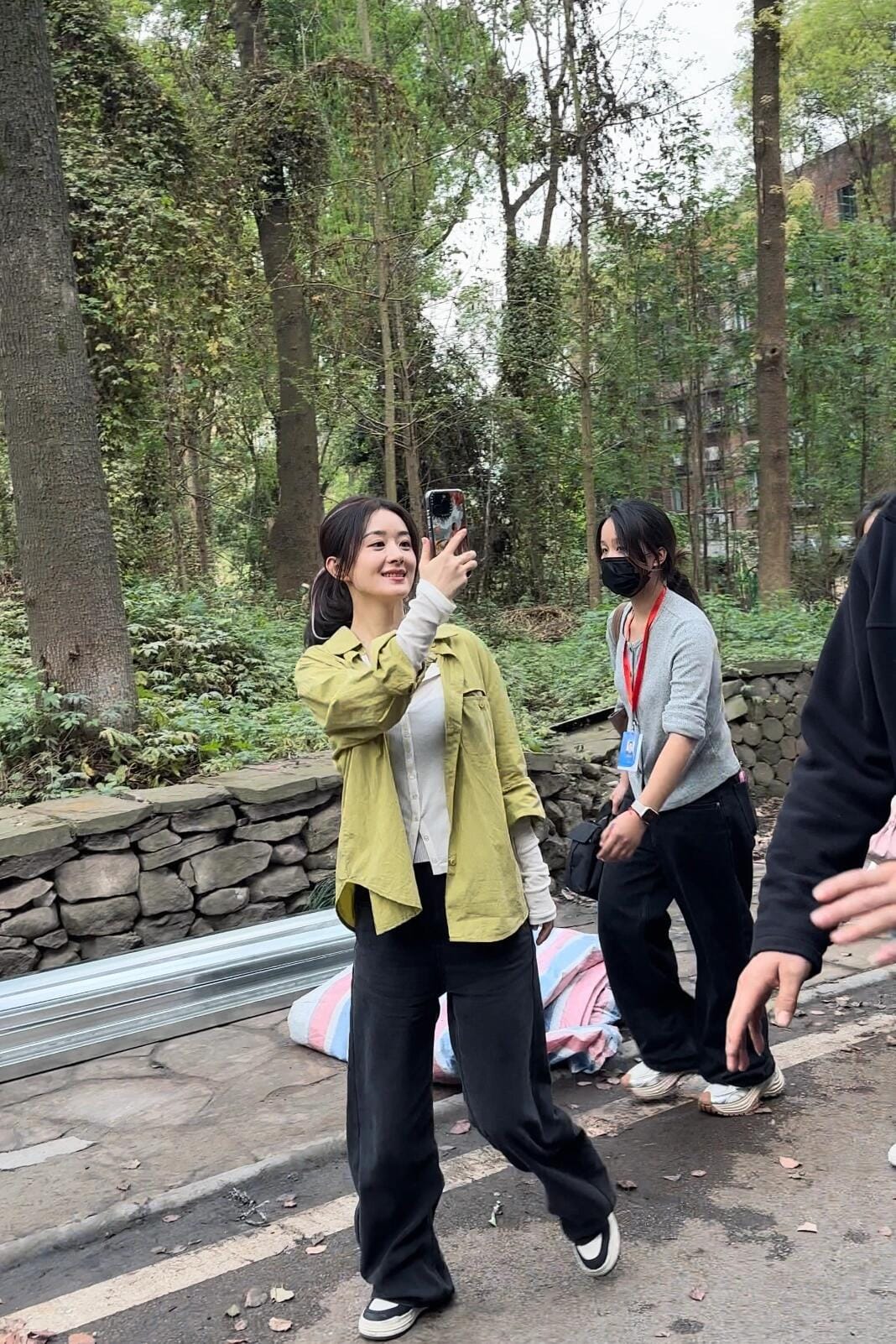 Trieu Le Dinh caused a stir with her summer wardrobe when she visibly gained weight - Photo 8. Triệu Lệ Dĩnh gây sốt với tủ đồ ngày hè khi lên cân trông thấy- Ảnh 8.