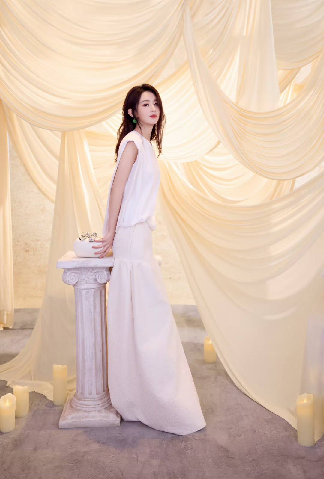 Trieu Le Dinh caused a stir with her summer wardrobe when she visibly gained weight - Photo 7. Triệu Lệ Dĩnh gây sốt với tủ đồ ngày hè khi lên cân trông thấy- Ảnh 7.