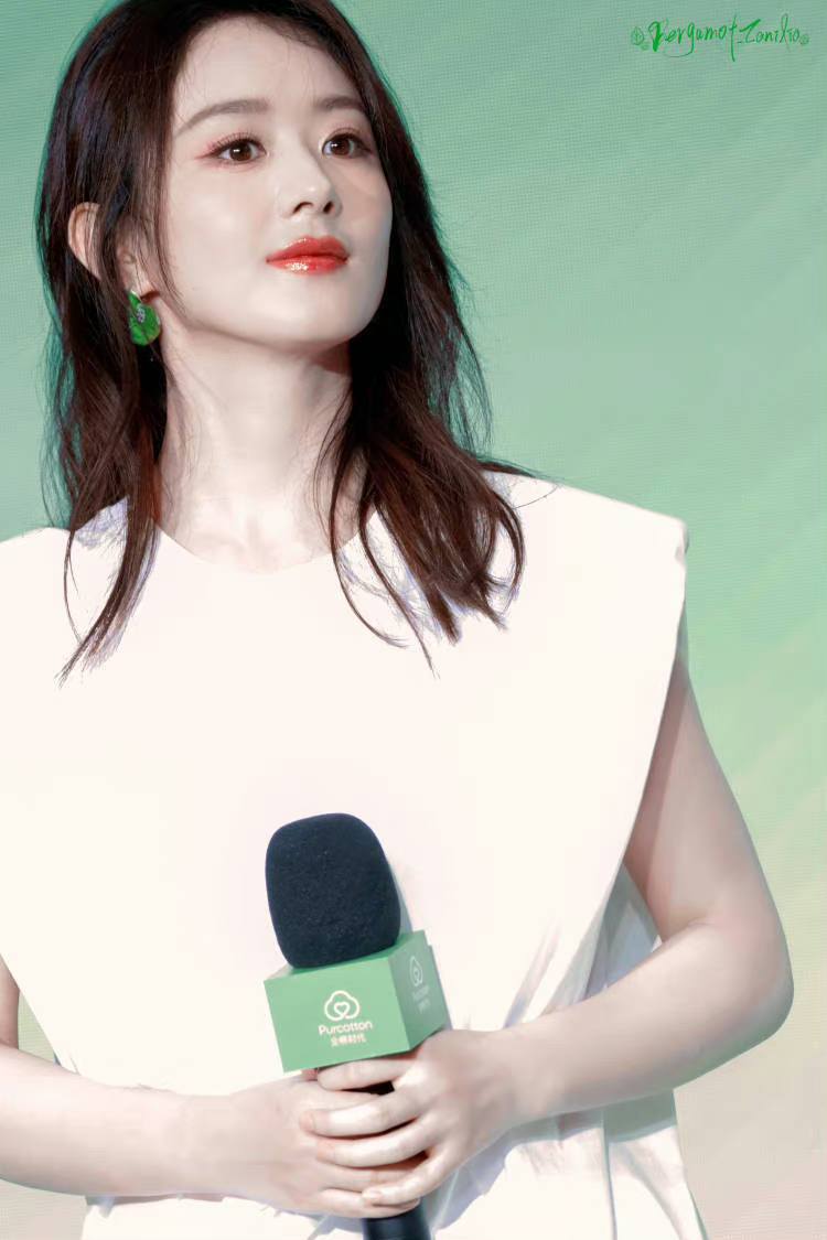 Trieu Le Dinh caused a stir with her summer wardrobe when she visibly gained weight - Photo 6. Triệu Lệ Dĩnh gây sốt với tủ đồ ngày hè khi lên cân trông thấy- Ảnh 6.