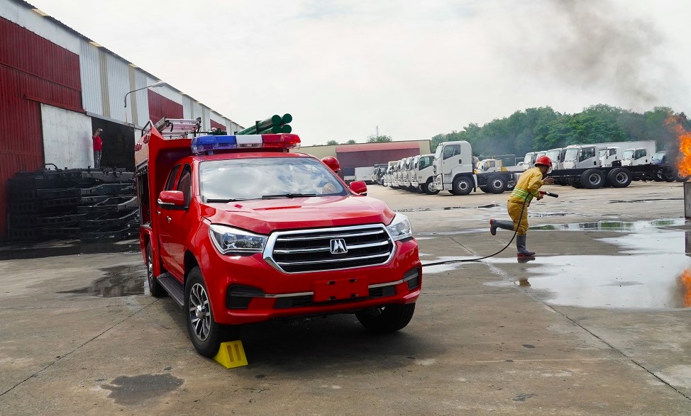 'Soi' trang bị trên xe chữa cháy loại bán tải đầu tiên tại Việt Nam- Ảnh 2.