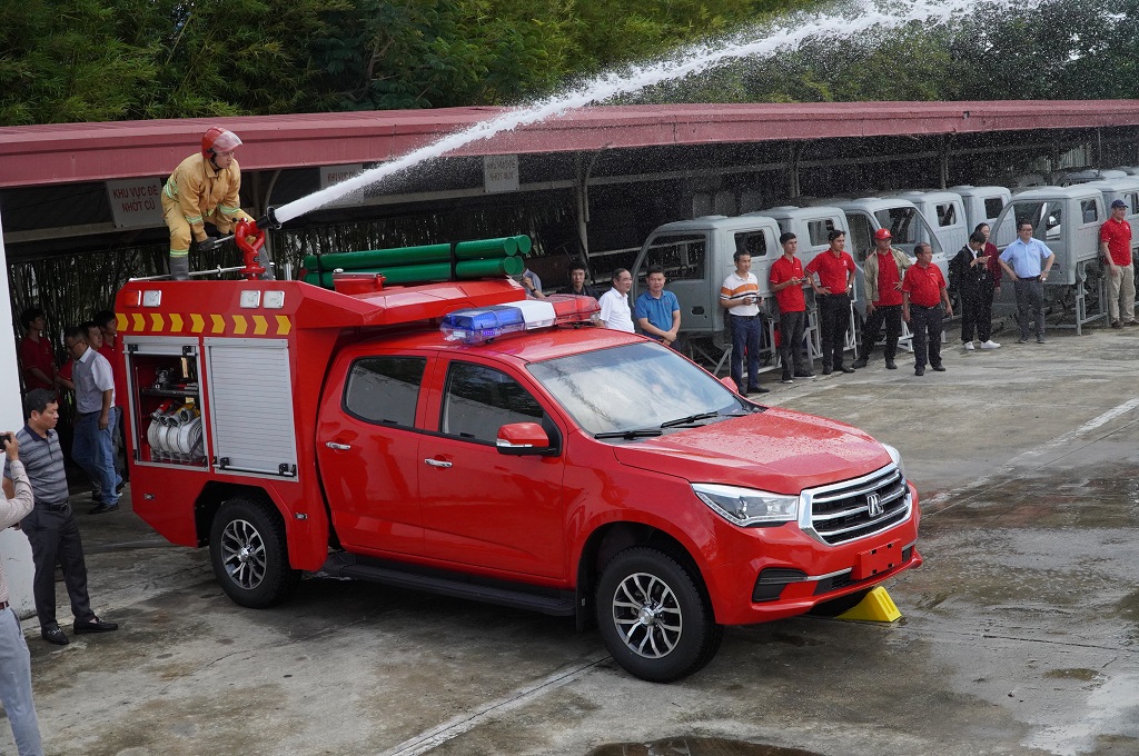 'Soi' trang bị trên xe chữa cháy loại bán tải đầu tiên tại Việt Nam- Ảnh 9.