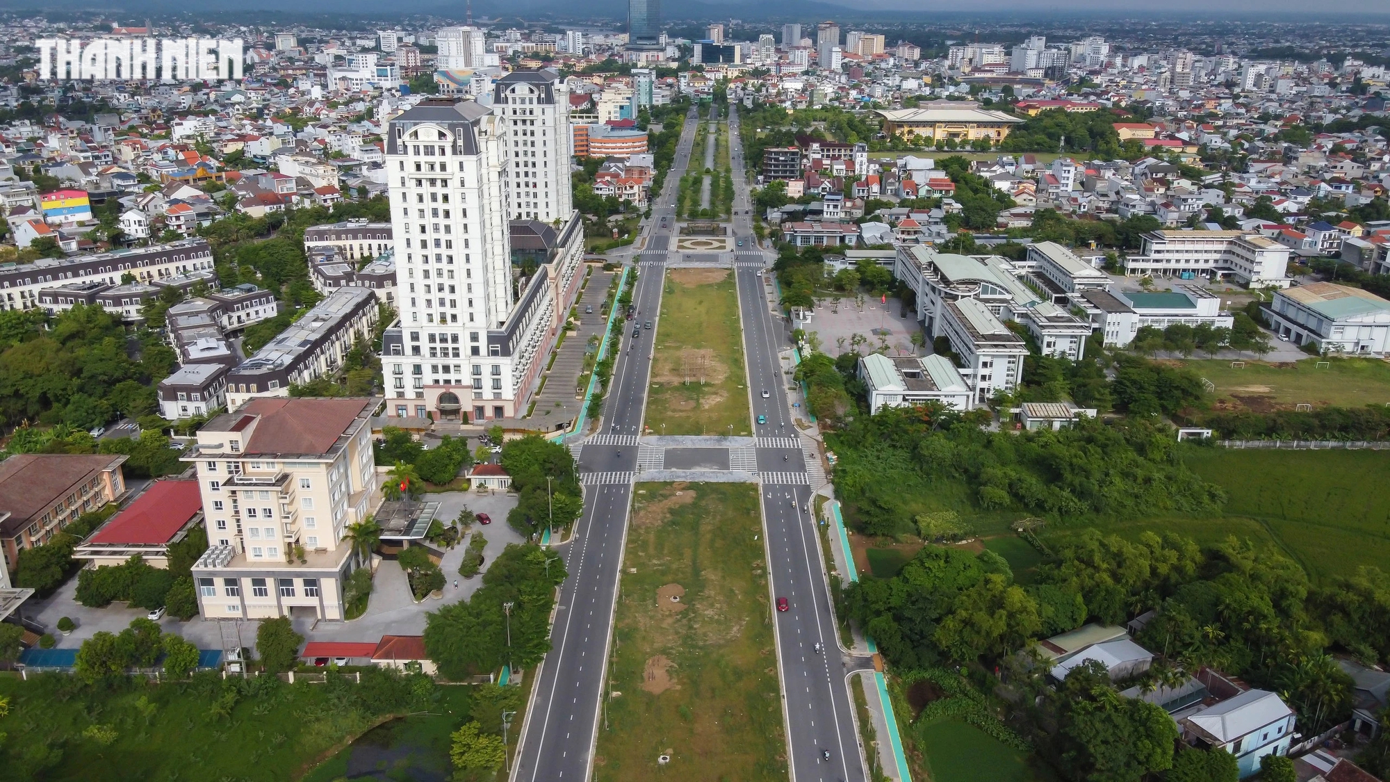 'Giải mã' những vạch màu xanh lạ mắt trên vỉa hè đô thị Huế- Ảnh 2.