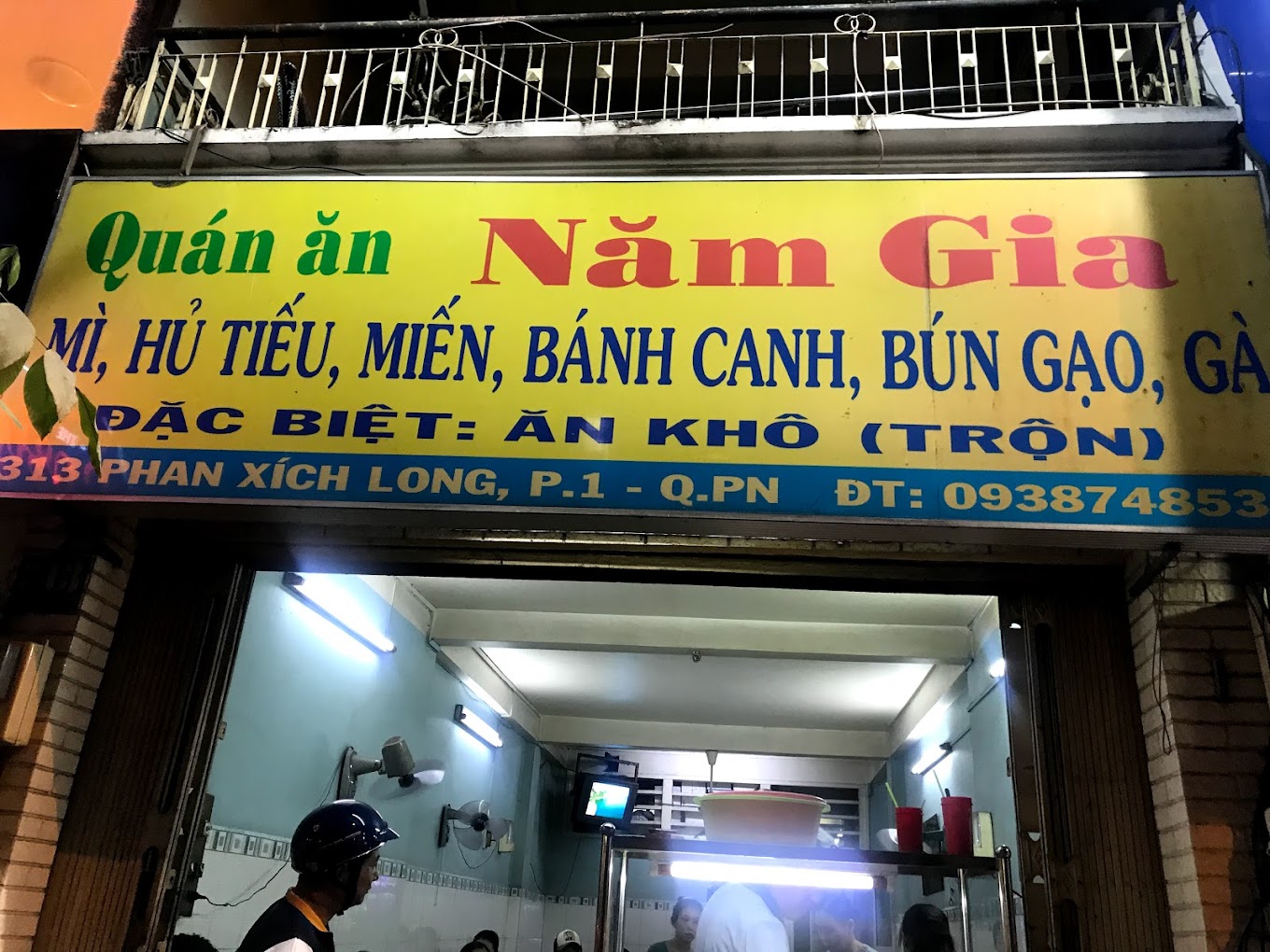 Savourez les saveurs traditionnelles des célèbres restaurants de nouilles au poulet de Ho Chi Minh-Ville - Photo 4. Thưởng thức hương vị truyền thống từ những quán miến gà nổi tiếng tại TP.HCM- Ảnh 4.
