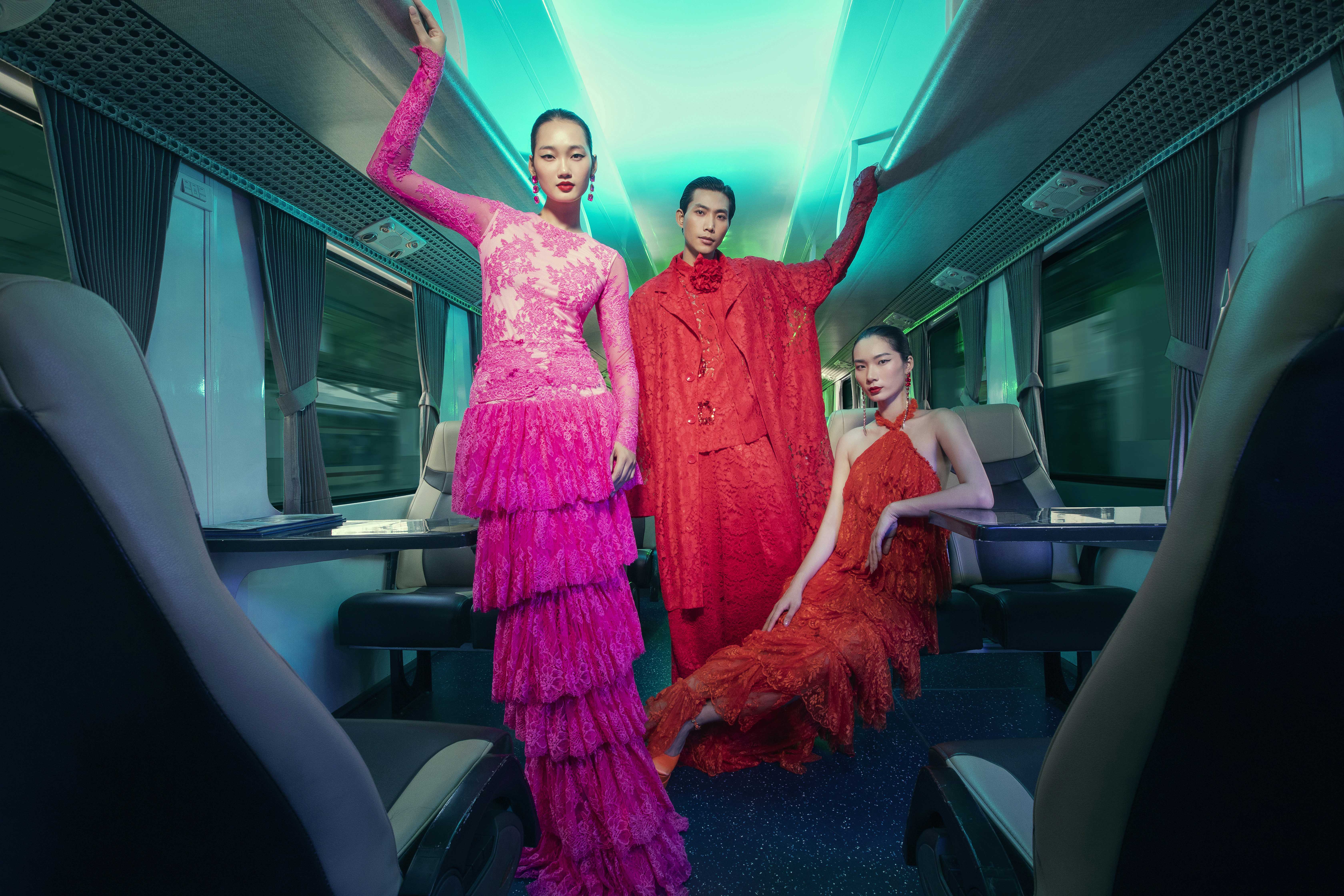 Vu Ngoc Tu und Dinh Truong Tung machen mit Modefotos Werbung für den Bahnhof Saigon – Foto 8. Vũ Ngọc Tú, Đinh Trường Tùng quảng bá ga Sài Gòn qua bộ ảnh thời trang- Ảnh 8.