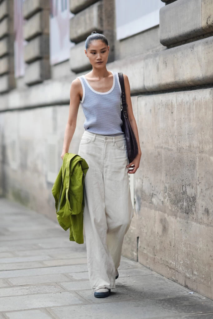 Yüksek bel pantolonlar, kloş etekler veya anvelop elbiseler - geniş kalçaları gizleyen kıyafetler - Fotoğraf 9. Quần cạp cao, váy xòe hay váy quấn - trang phục che giấu phần hông rộng- Ảnh 9.