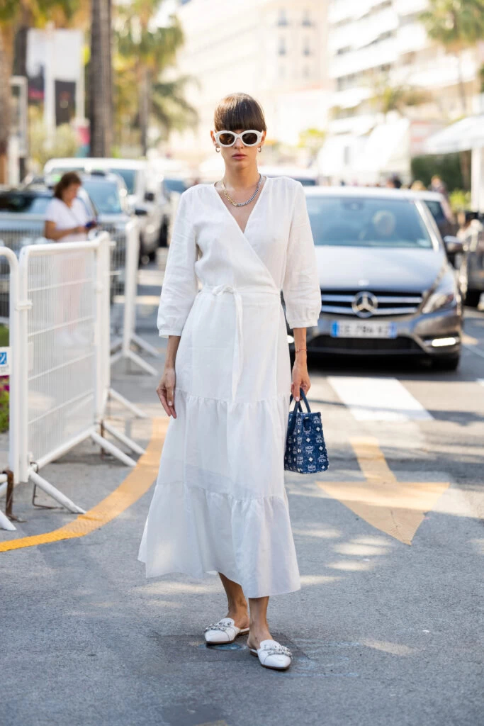 Yüksek bel pantolonlar, kloş etekler veya anvelop elbiseler - geniş kalçaları gizleyen kıyafetler - Fotoğraf 7. Quần cạp cao, váy xòe hay váy quấn - trang phục che giấu phần hông rộng- Ảnh 7.