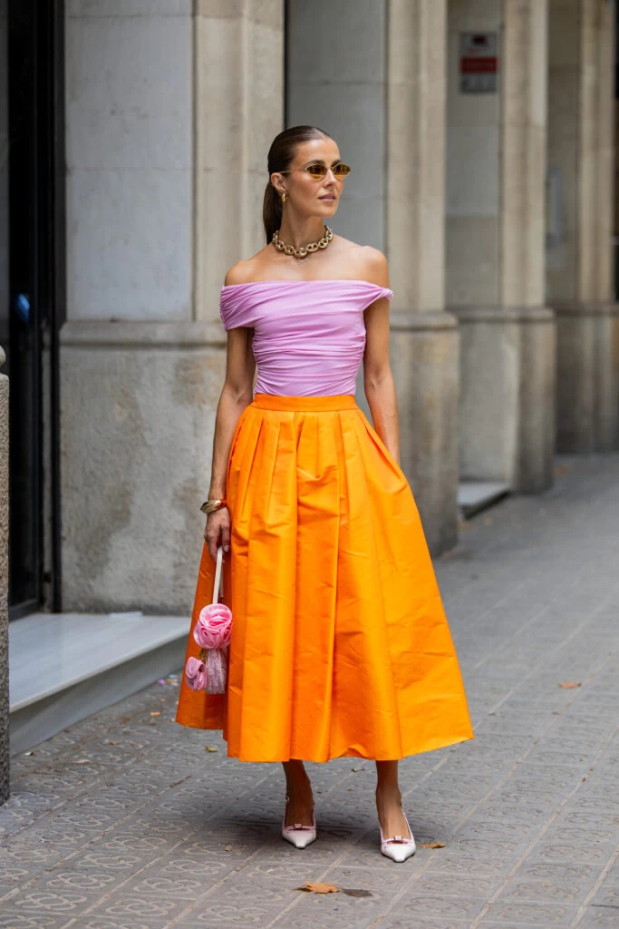 Yüksek bel pantolonlar, kloş etekler veya anvelop elbiseler - geniş kalçaları gizleyen kıyafetler - Fotoğraf 6. Quần cạp cao, váy xòe hay váy quấn - trang phục che giấu phần hông rộng- Ảnh 6.