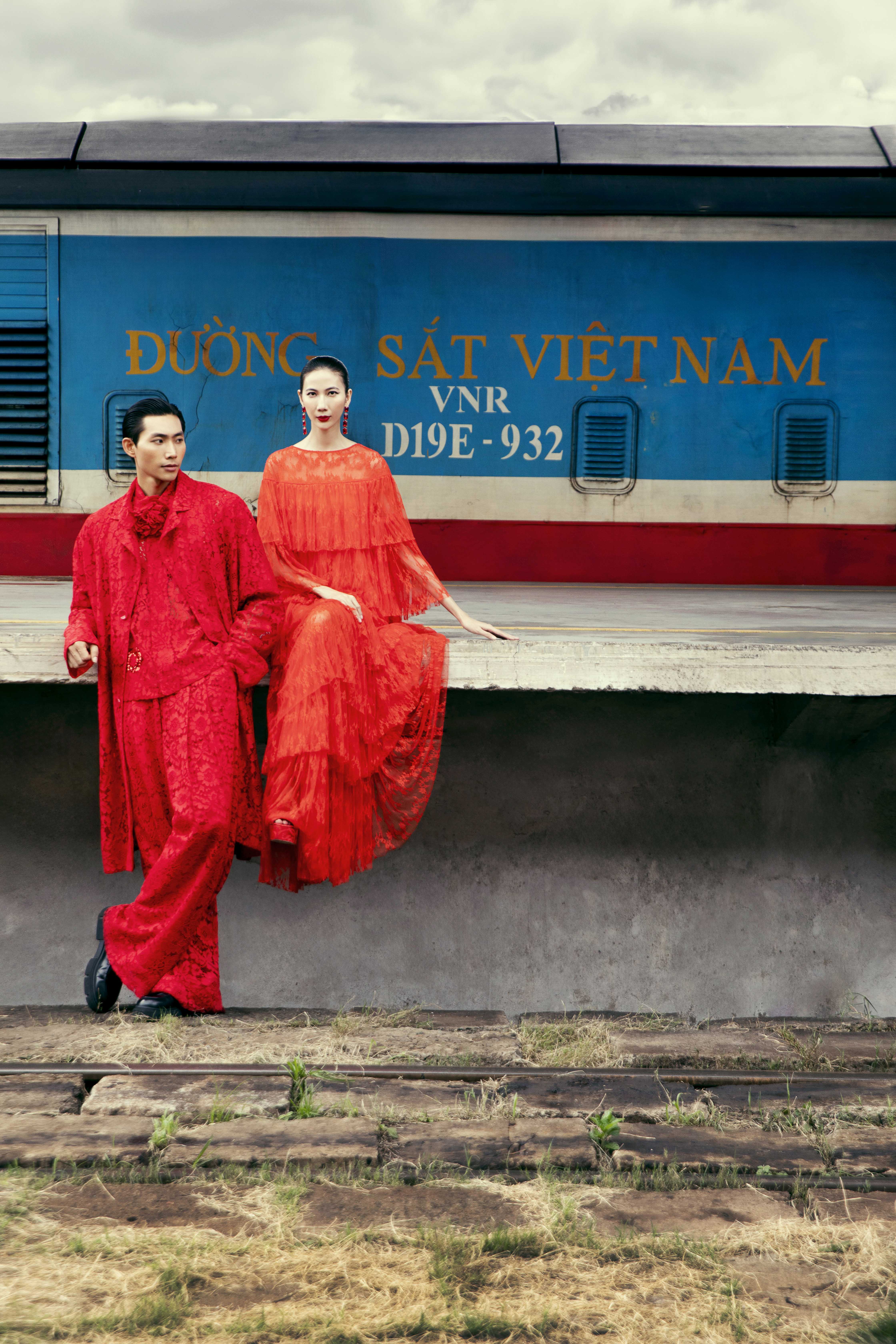 Vu Ngoc Tu und Dinh Truong Tung machen mit Modefotos Werbung für den Bahnhof Saigon – Foto 2. Vũ Ngọc Tú, Đinh Trường Tùng quảng bá ga Sài Gòn qua bộ ảnh thời trang- Ảnh 2.