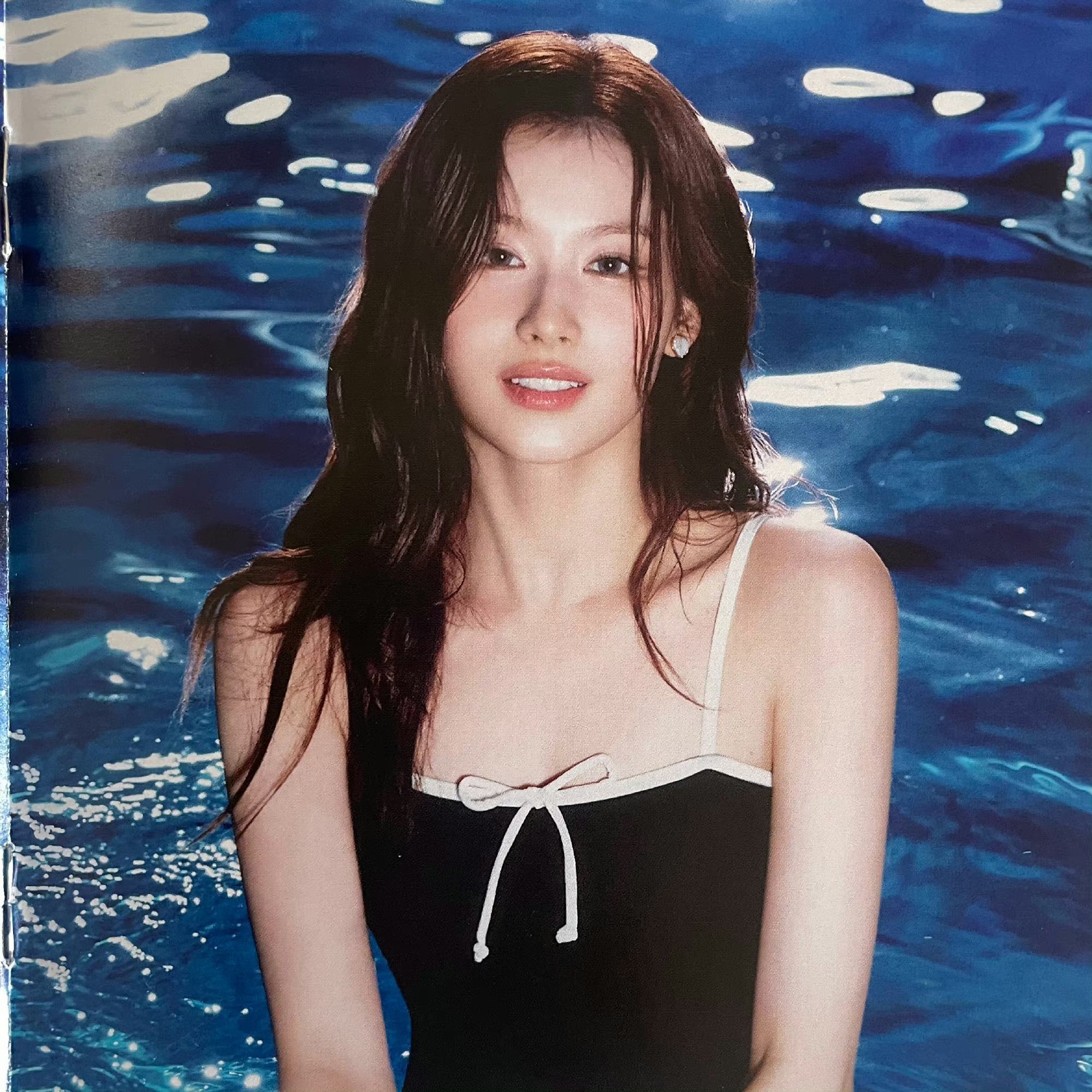 Sana (TWICE) gây bất ngờ với ảnh chụp bikini