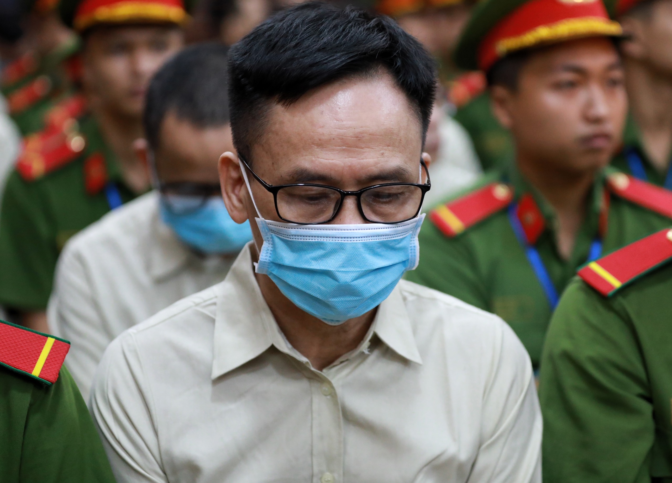 Tòa triệu tập 2 cựu cục trưởng đăng kiểm Việt Nam liên quan sai phạm TTĐK 50-04V - Ảnh 2.