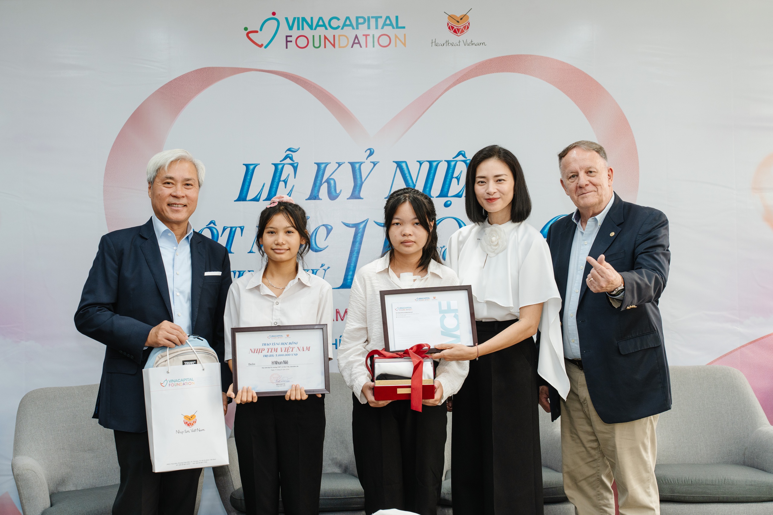 'Nhịp tim Việt Nam' kỷ niệm cột mốc chữa lành 11.000 trái tim- Ảnh 3. 'Nhịp tim Việt Nam' kỷ niệm cột mốc chữa lành 11.000 trái tim- Ảnh 3.