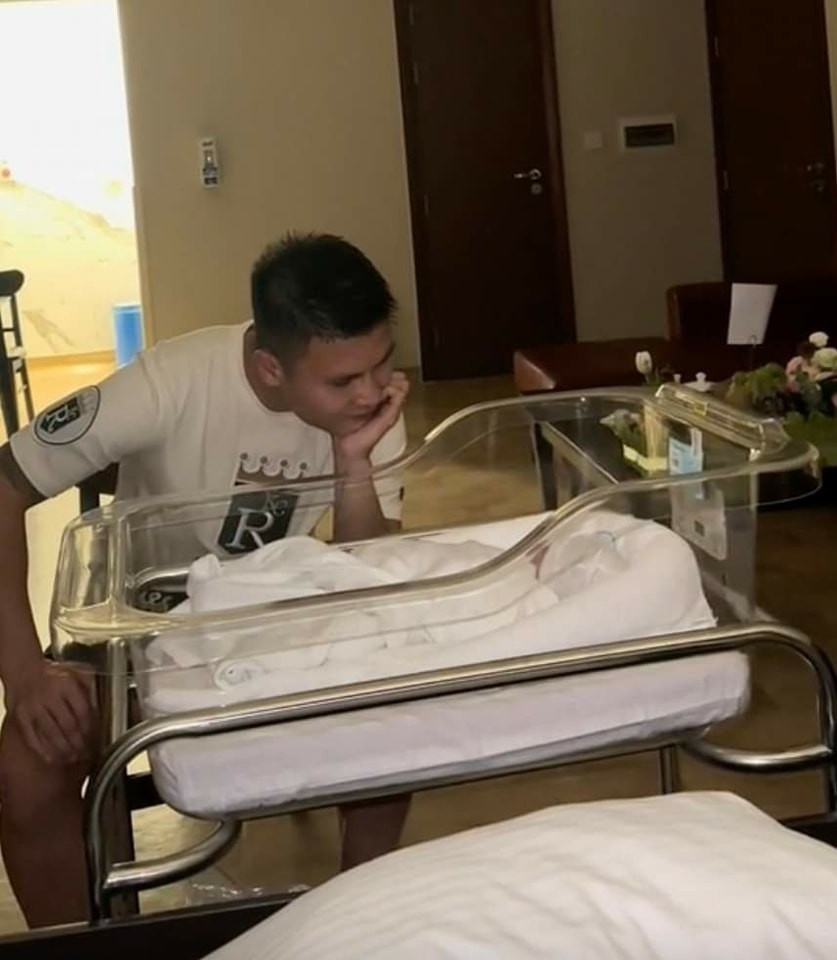 Το μέλλον του Quang Hai διαγράφεται λαμπρό, αυτός είναι πιθανώς ο λόγος! - Φωτογραφία 5. Tương lai Quang Hải sáng tỏ, đây có lẽ là lý do!- Ảnh 5.