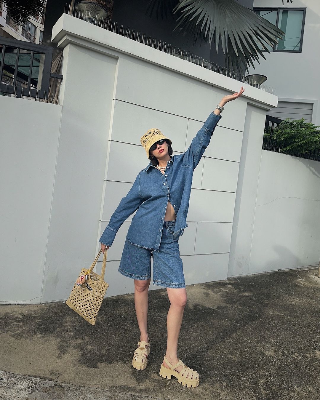 शॉर्ट्स का चलन हावी है, जो कूल भी हैं और लंबी टांगों पर अच्छे भी लगते हैं - फोटो 5. Những kiểu quần shorts đang chiếm lĩnh xu hướng, vừa mát vừa tôn chân dài miên man- Ảnh 5.