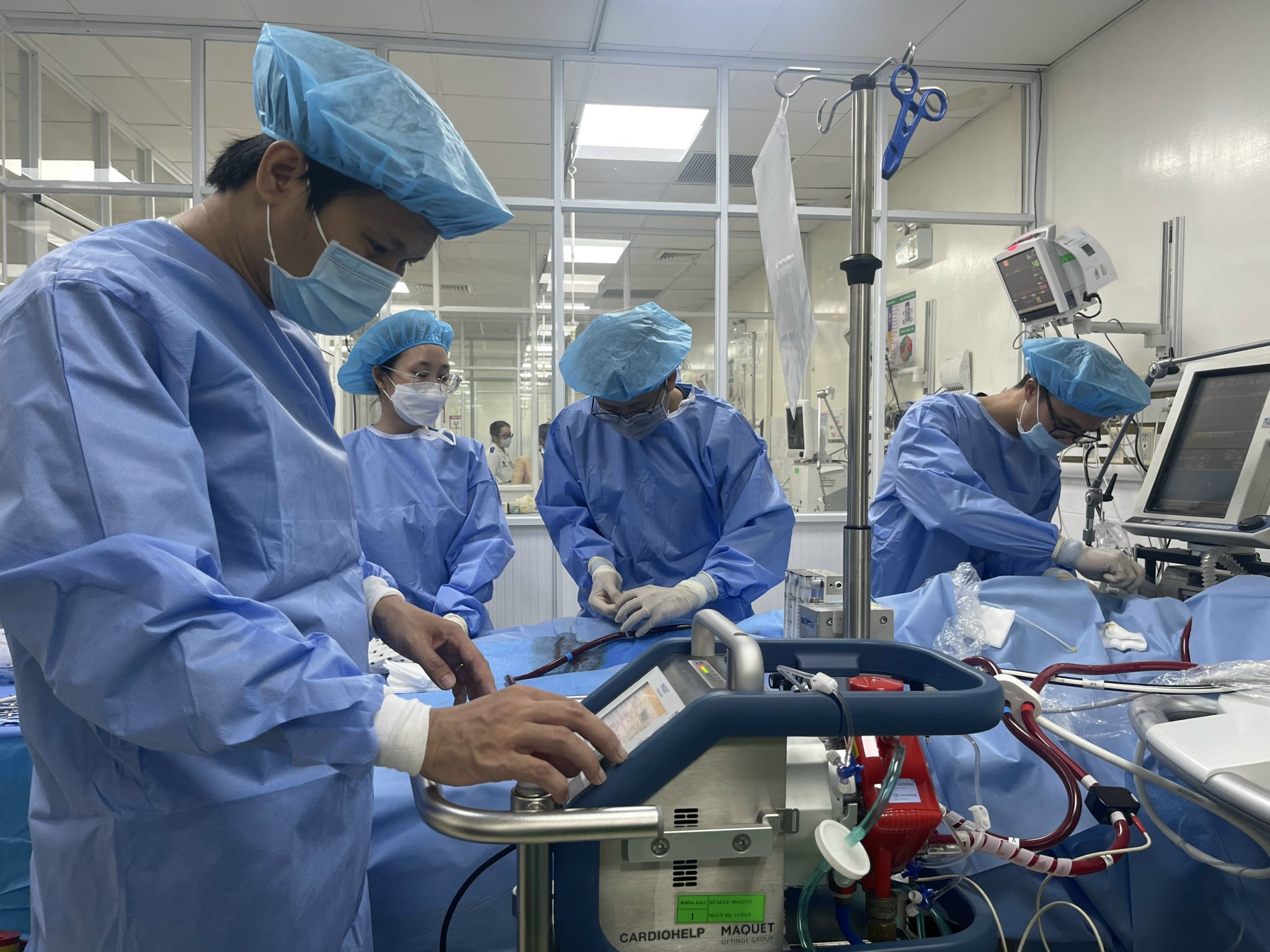 TP.HCM: Người phụ nữ suy hô hấp, nguy kịch sau nâng ngực- Ảnh 1. TP.HCM: Người phụ nữ suy hô hấp, nguy kịch sau nâng ngực- Ảnh 1.