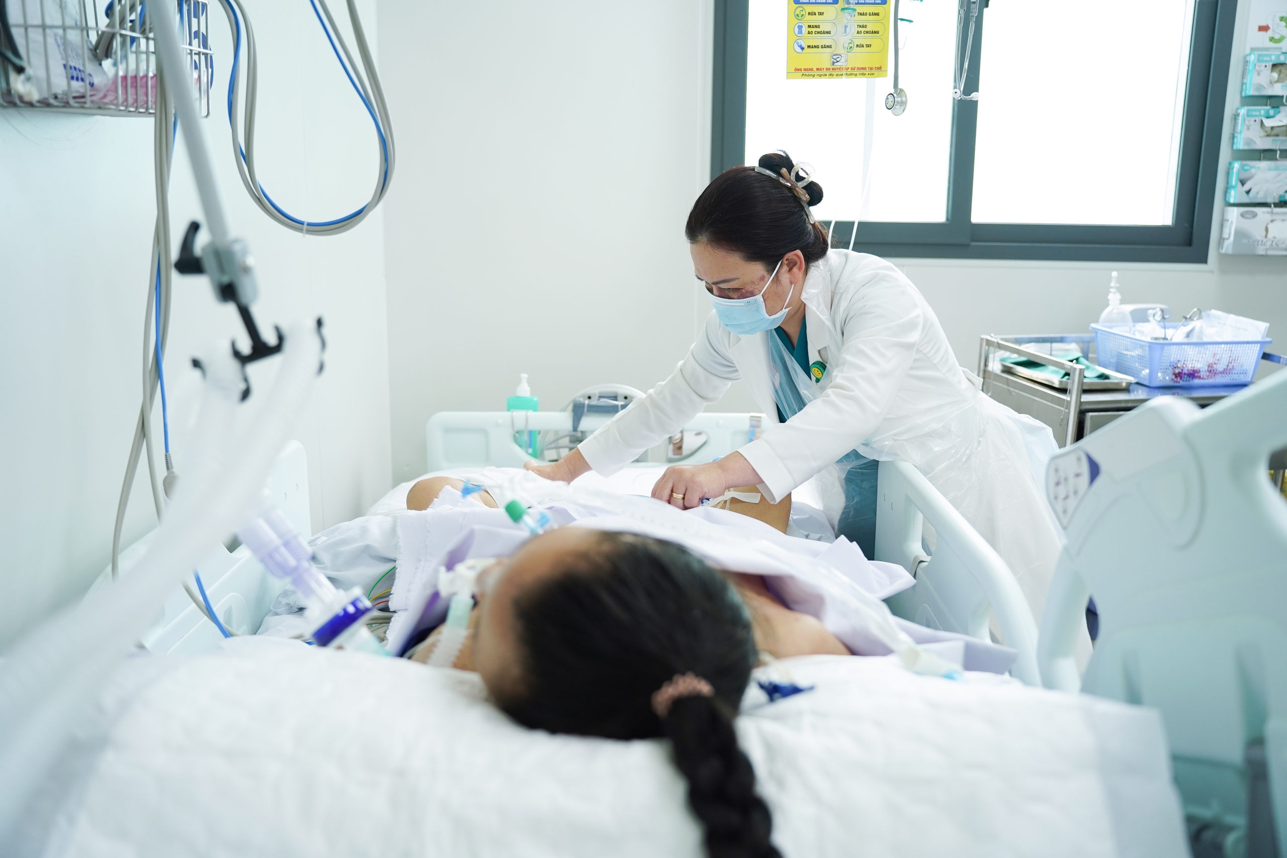 Bệnh viện Chợ Rẫy tiếp nhận nhiều ca viêm não tự miễn hiếm gặp- Ảnh 2. Bệnh viện Chợ Rẫy tiếp nhận nhiều ca viêm não tự miễn hiếm gặp- Ảnh 2.