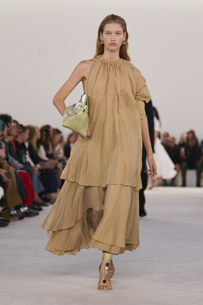 Xanh lam, trắng và nâu - sự kết hợp màu sắc vượt thời gian- Ảnh 6. Xanh lam, trắng và nâu - sự kết hợp màu sắc vượt thời gian- Ảnh 6.