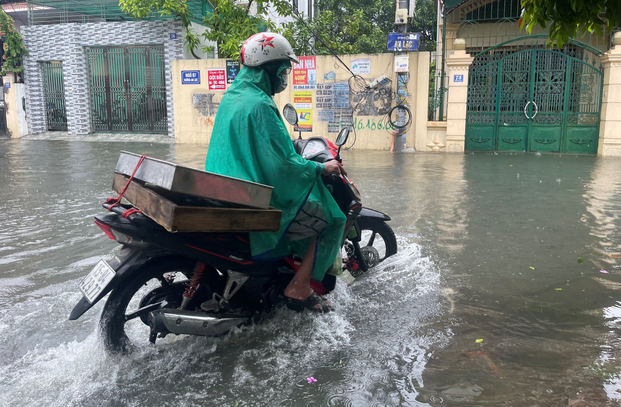 Hải Phòng: Mưa lớn làm ngập lụt nhiều tuyến phố- Ảnh 4.