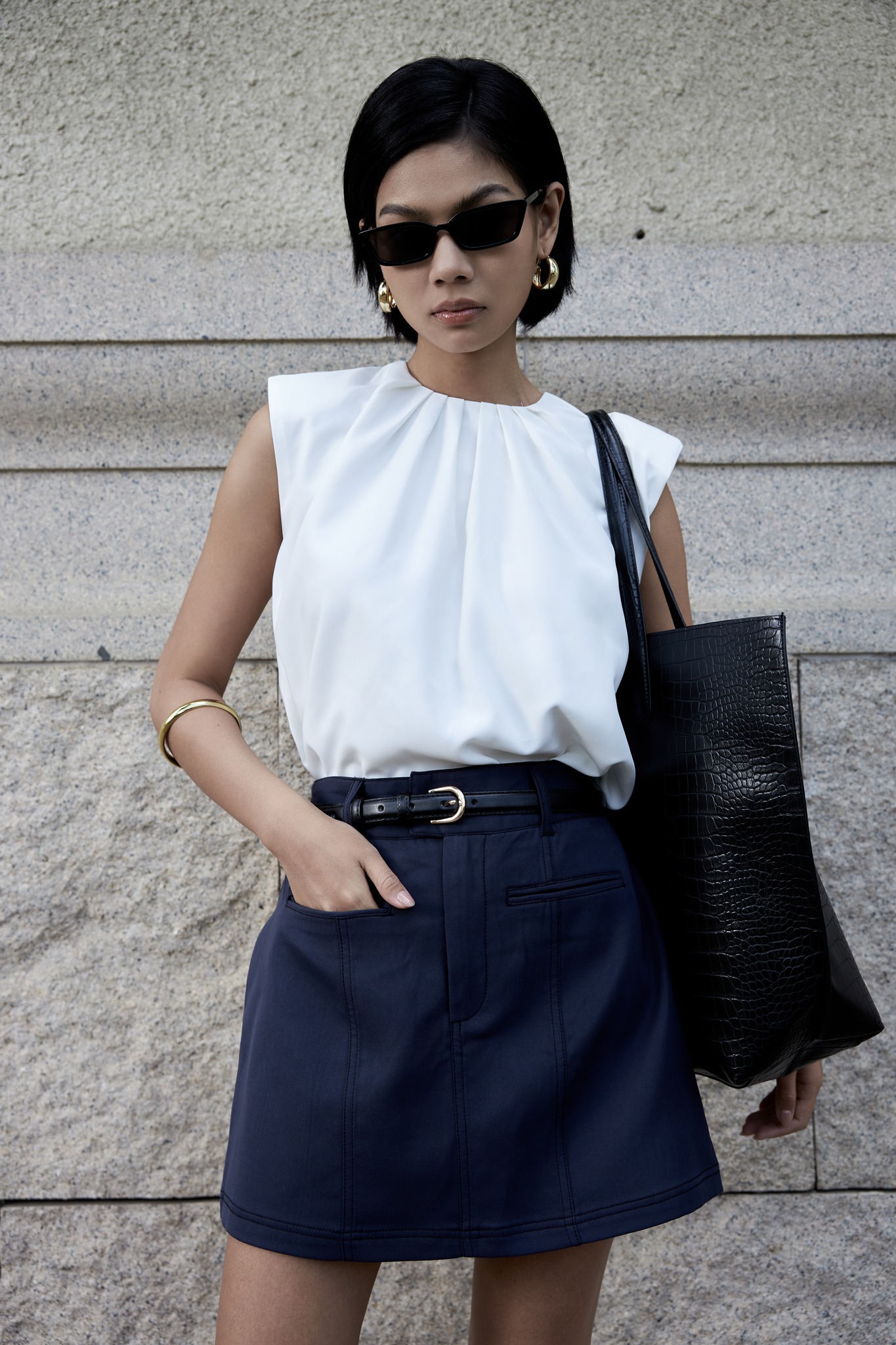 Szoknya fazonú, rövidített magasságú, bármilyen inggel kombinálható - 6. kép. Kiểu chân váy 'hack' chiều cao, phối được với mọi chiếc áo- Ảnh 6.