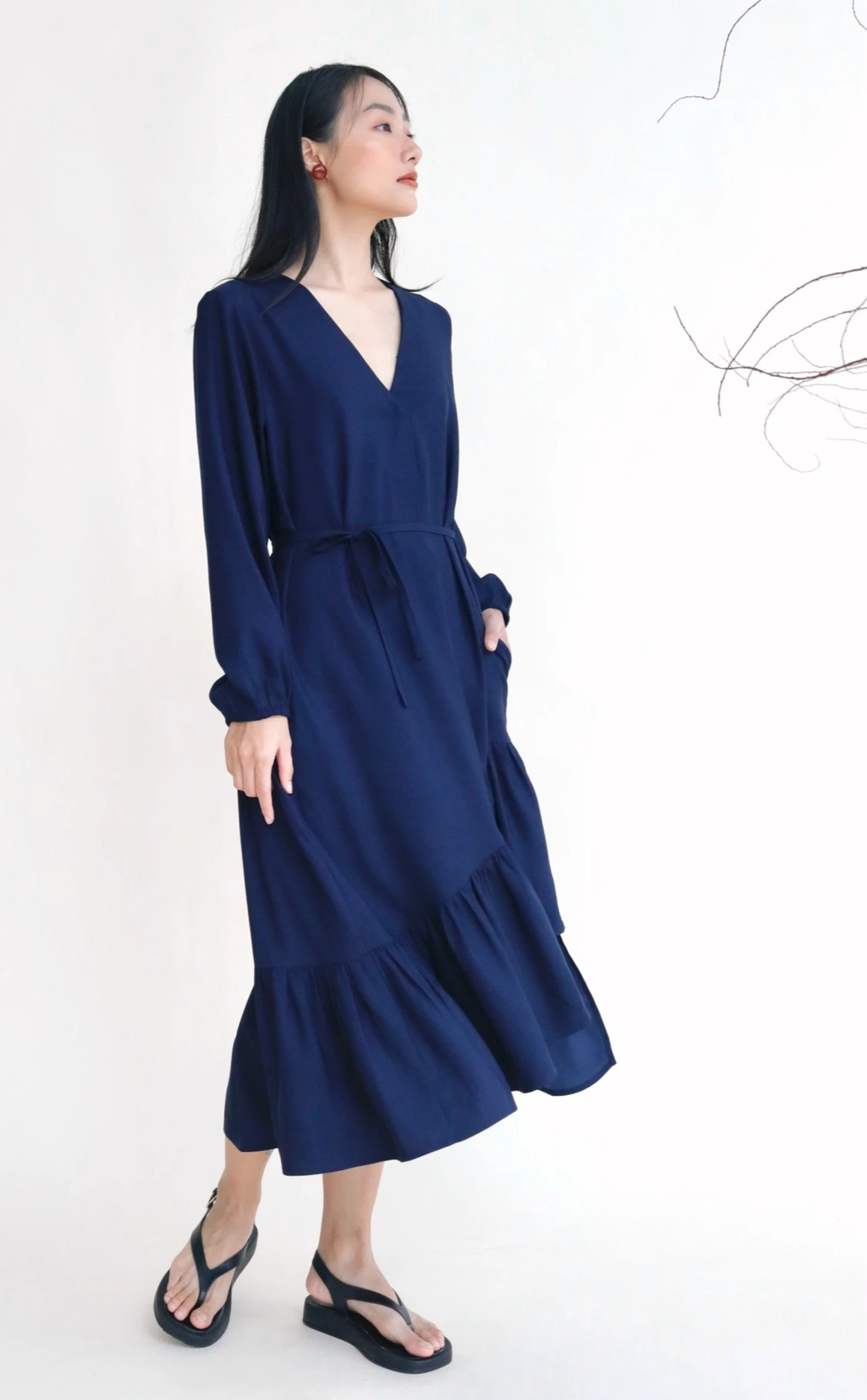 រីករាយនឹងការសំរាកលំហែនិងភាពទន់ភ្លន់នៃរ៉ូប maxi និង midi ក្នុងរដូវស្លឹកឈើជ្រុះ - រូបថត 9 ។ Tận hưởng sự thư thái, dịu dàng của váy maxi, váy midi mùa thu- Ảnh 9.