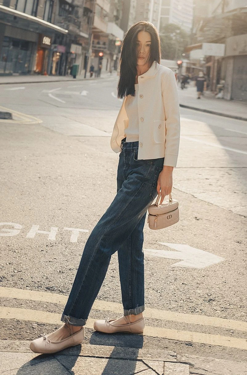 របៀបស្លៀកខោខូវប៊យឱ្យស្អាតពីរដូវក្តៅដល់រដូវស្លឹកឈើជ្រុះ - រូបថត ៨. Cách mặc quần jeans đẹp từ mùa hè sang mùa thu- Ảnh 8.