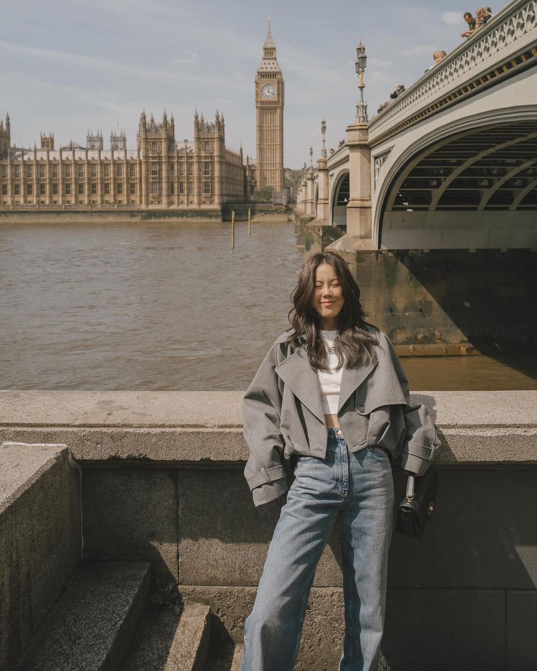 របៀបស្លៀកខោខូវប៊យយ៉ាងស្រស់ស្អាតពីរដូវក្តៅដល់រដូវស្លឹកឈើជ្រុះ - រូបថត ២. Cách mặc quần jeans đẹp từ mùa hè sang mùa thu- Ảnh 2.