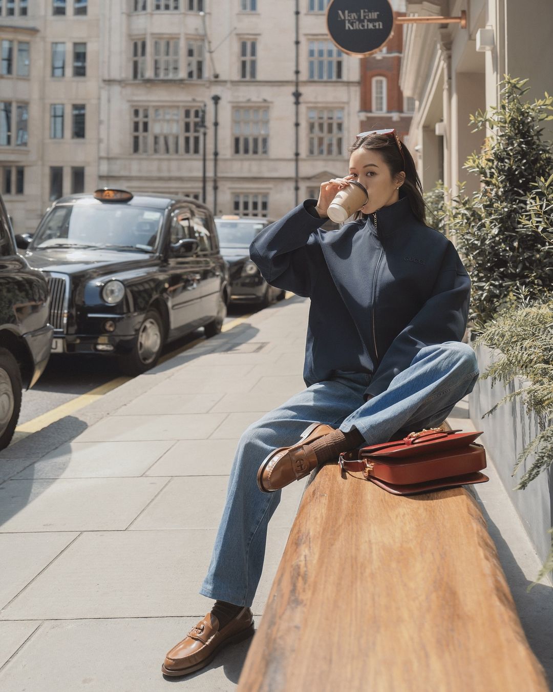 របៀបស្លៀកខោខូវប៊យឱ្យស្អាតពីរដូវក្តៅដល់រដូវស្លឹកឈើជ្រុះ - រូបថត ៦. Cách mặc quần jeans đẹp từ mùa hè sang mùa thu- Ảnh 6.