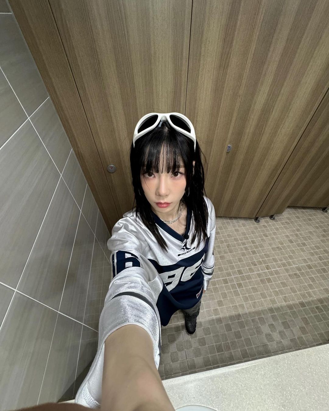 ម៉ូដ Blokette ត្រូវបានពេញចិត្តដោយស្ត្រីជាមួយនឹងការរួមបញ្ចូលគ្នានៃកីឡាគួរឱ្យចាប់អារម្មណ៍ - រូបថត 3 ។ Mốt blokette được nàng ưa chuộng với các bản phối thể thao ấn tượng- Ảnh 3.