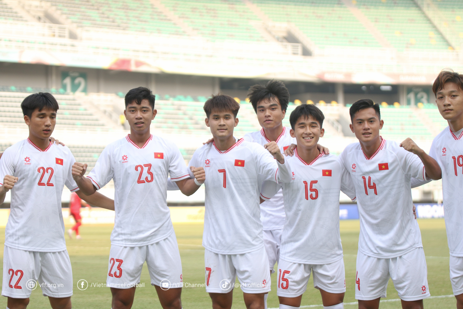 Quang Dũng liên tiếp ghi siêu phẩm, U.19 Việt Nam thắng thuyết phục Lào: Nhưng vẫn buồn vì…- Ảnh 1.