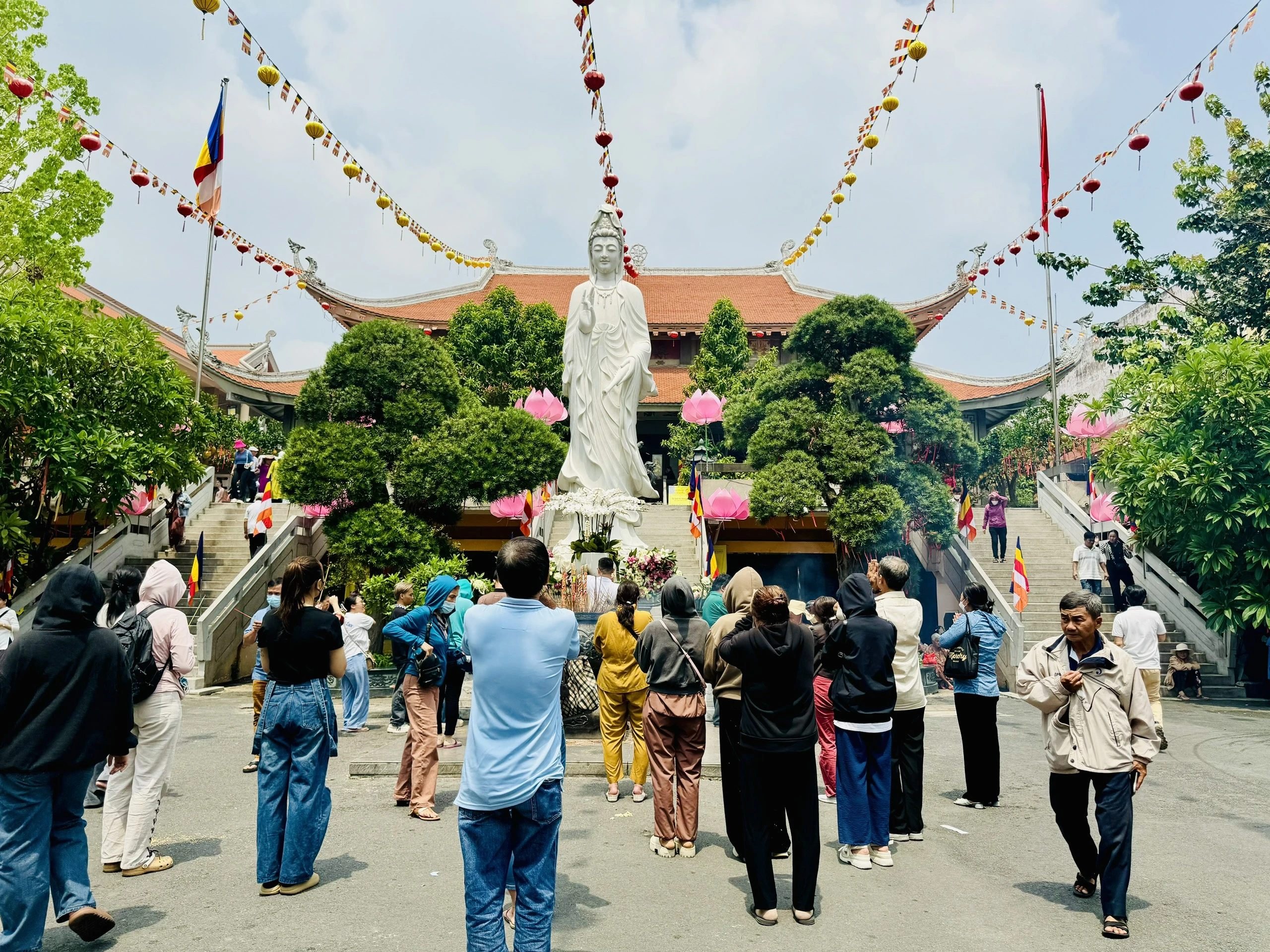 Ngày vía Quán Thế Âm thành đạo 19.6 âm lịch: Sống thiện, sống tốt và bình an- Ảnh 1. Ngày vía Quán Thế Âm thành đạo 19.6 âm lịch: Sống thiện, sống tốt và bình an- Ảnh 1.