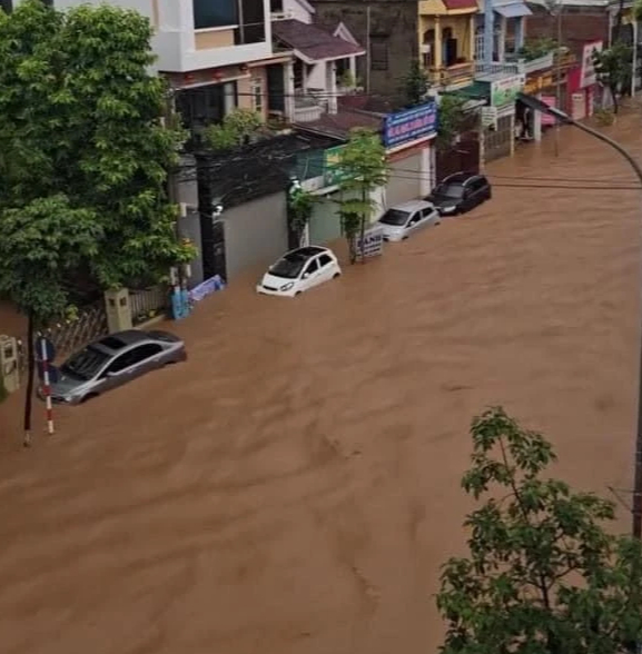 Toàn cảnh TP.Sơn La ngập lụt bởi mưa lũ- Ảnh 14.