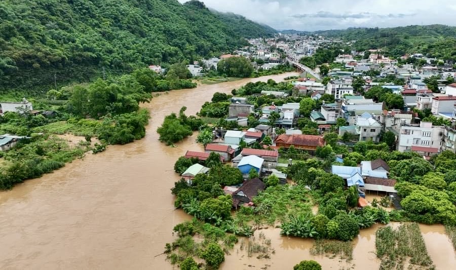 Toàn cảnh TP.Sơn La ngập lụt bởi mưa lũ- Ảnh 6.