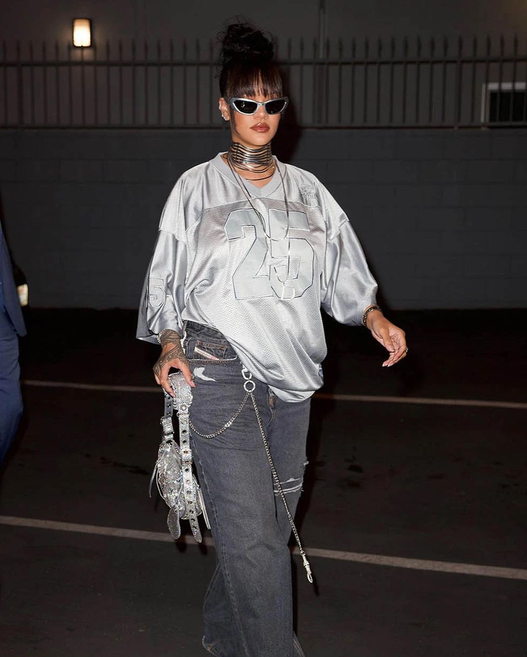 ម៉ូដ Blokette ត្រូវបានពេញចិត្តដោយស្ត្រីជាមួយនឹងការរួមបញ្ចូលគ្នានៃកីឡាគួរឱ្យចាប់អារម្មណ៍ - រូបថត 7 ។ Mốt blokette được nàng ưa chuộng với các bản phối thể thao ấn tượng- Ảnh 7.