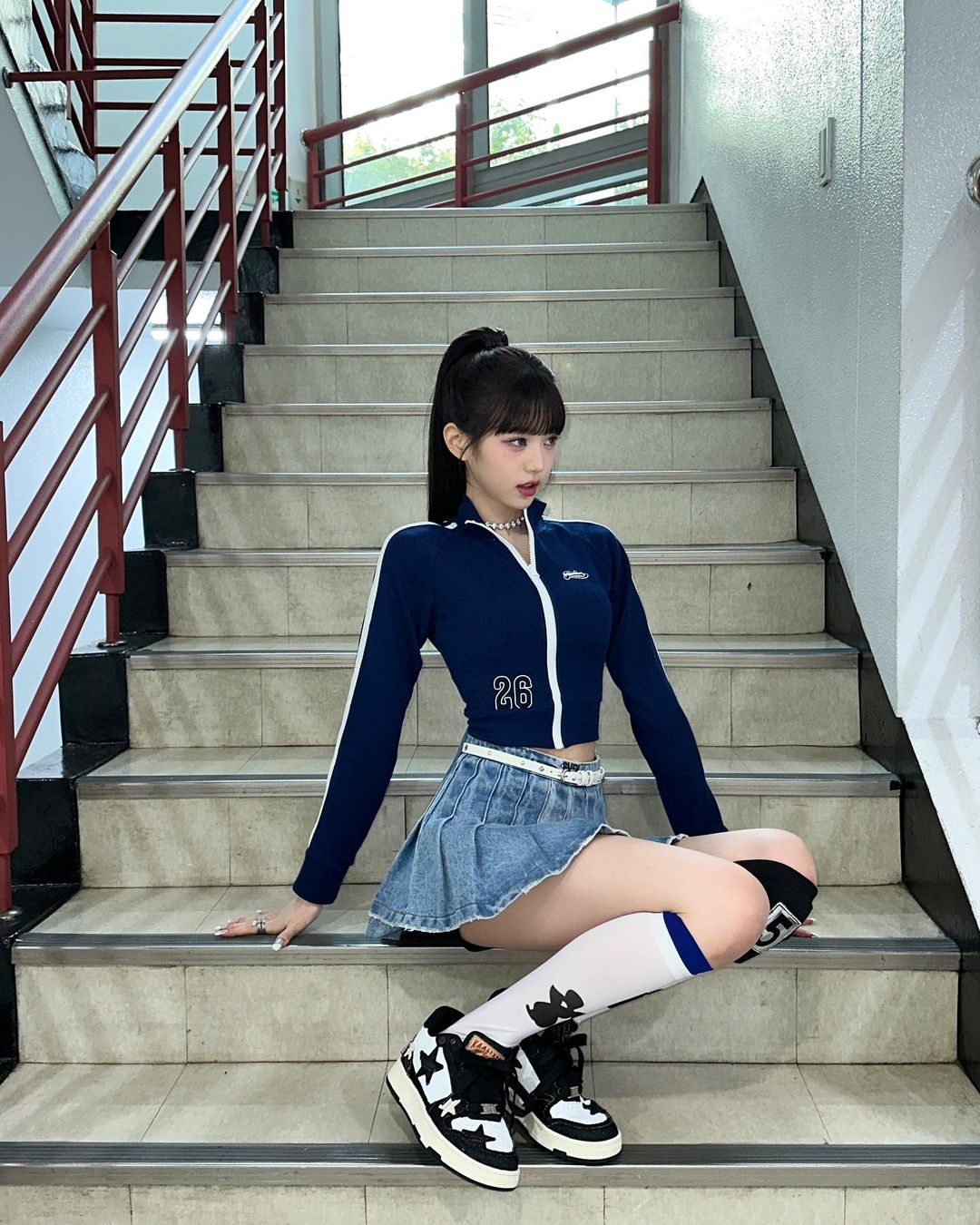 ម៉ូដ Blokette ត្រូវបានពេញចិត្តដោយស្ត្រីជាមួយនឹងការរួមបញ្ចូលគ្នានៃកីឡាគួរឱ្យចាប់អារម្មណ៍ - រូបថត 6 ។ Mốt blokette được nàng ưa chuộng với các bản phối thể thao ấn tượng- Ảnh 6.